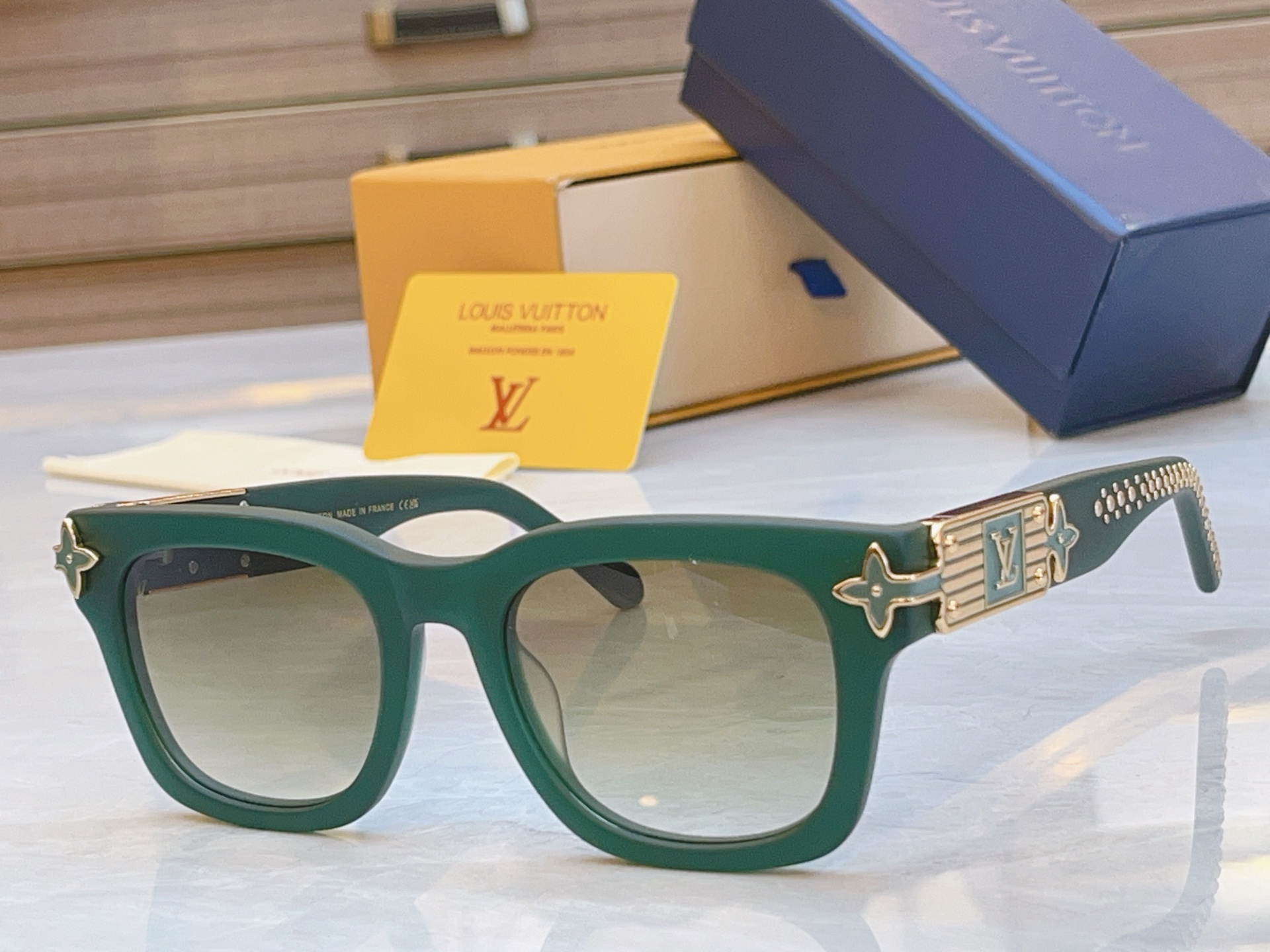 ，【LOUIS VUITTO*】路易*威登新款太阳镜，MODEL：Z2013U，SIZE：52口21-1