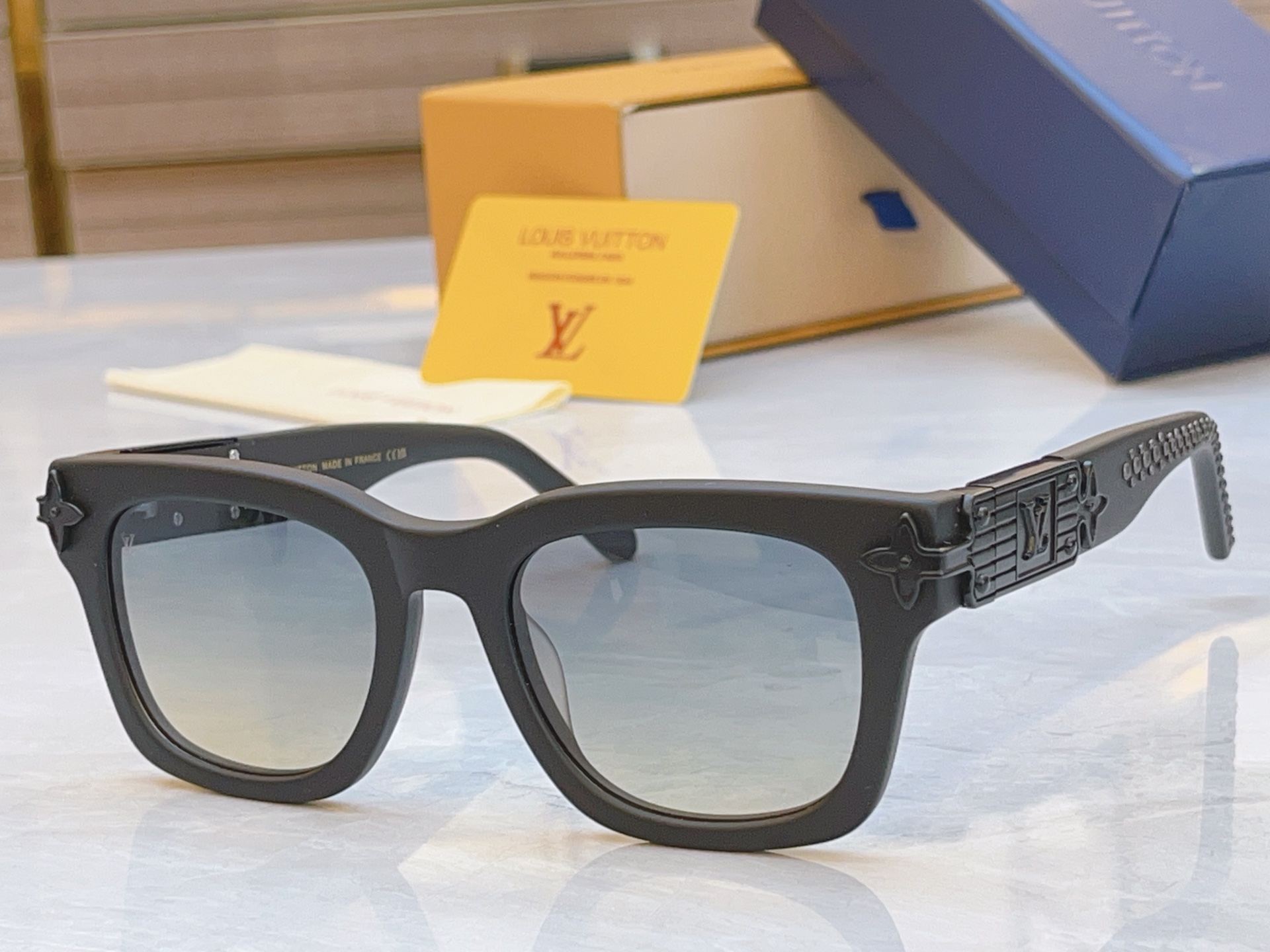 ，【LOUIS VUITTO*】路易*威登新款太阳镜，MODEL：Z2013U，SIZE：52口21-1