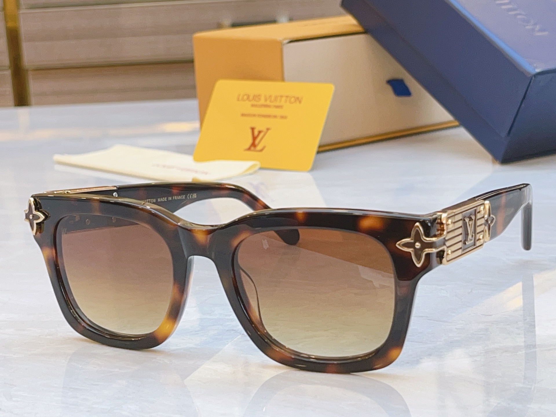 ，【LOUIS VUITTO*】路易*威登新款太阳镜，MODEL：Z2013U，SIZE：52口21-1