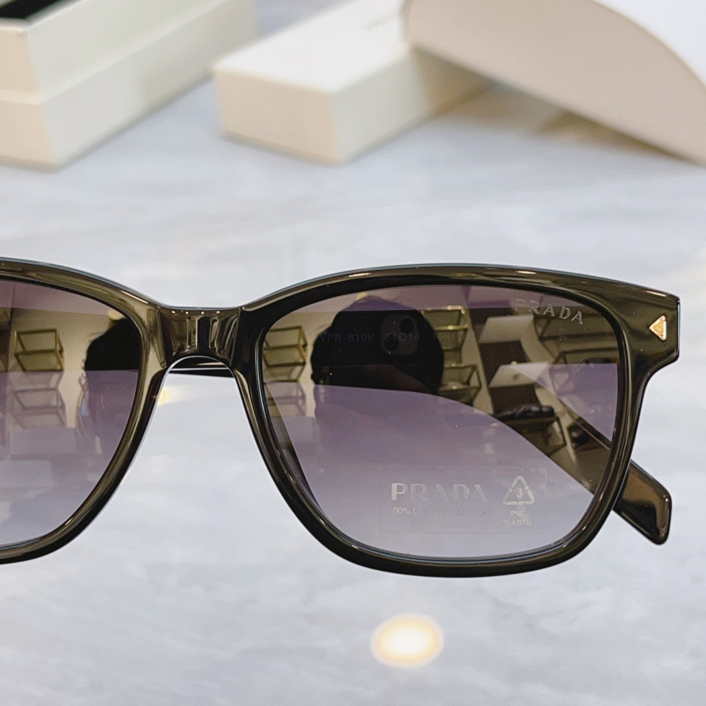 ，【PRAD*】普拉*达新款太阳镜🕶️，MODEL：VPR B01V，SIZE：54口18-150