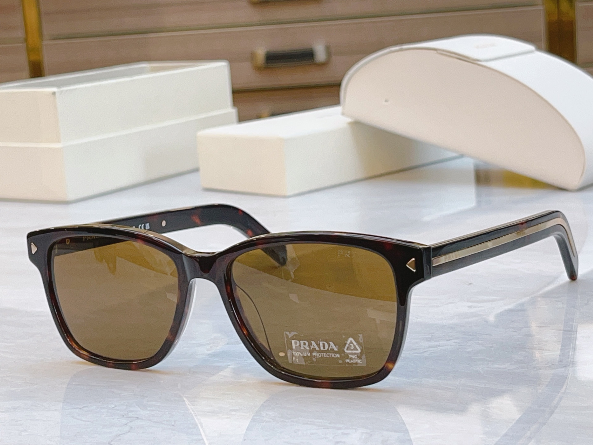 ，【PRAD*】普拉*达新款太阳镜🕶️，MODEL：VPR B01V，SIZE：54口18-150