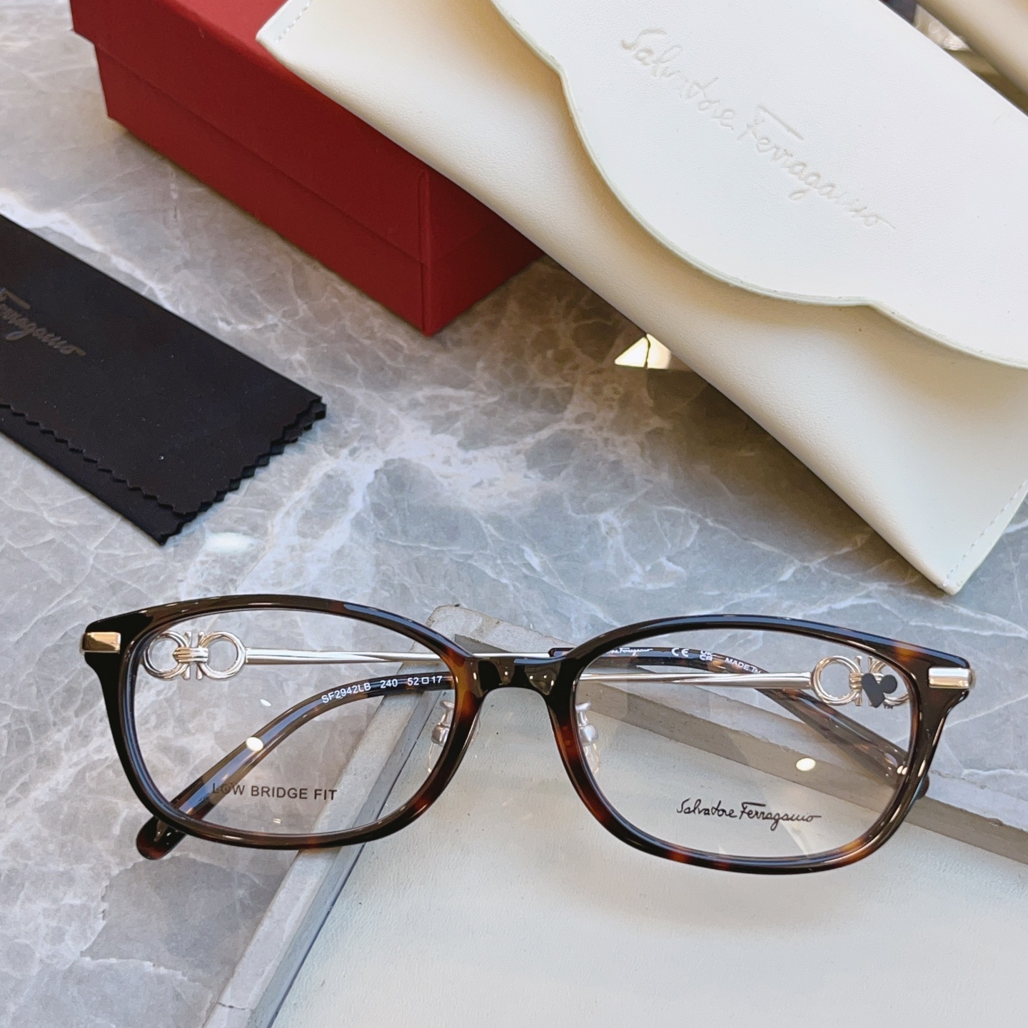 ，【Salvatore ferragam*】 菲拉*格慕 新款眼镜架，MODEL：SF2942LB，SI