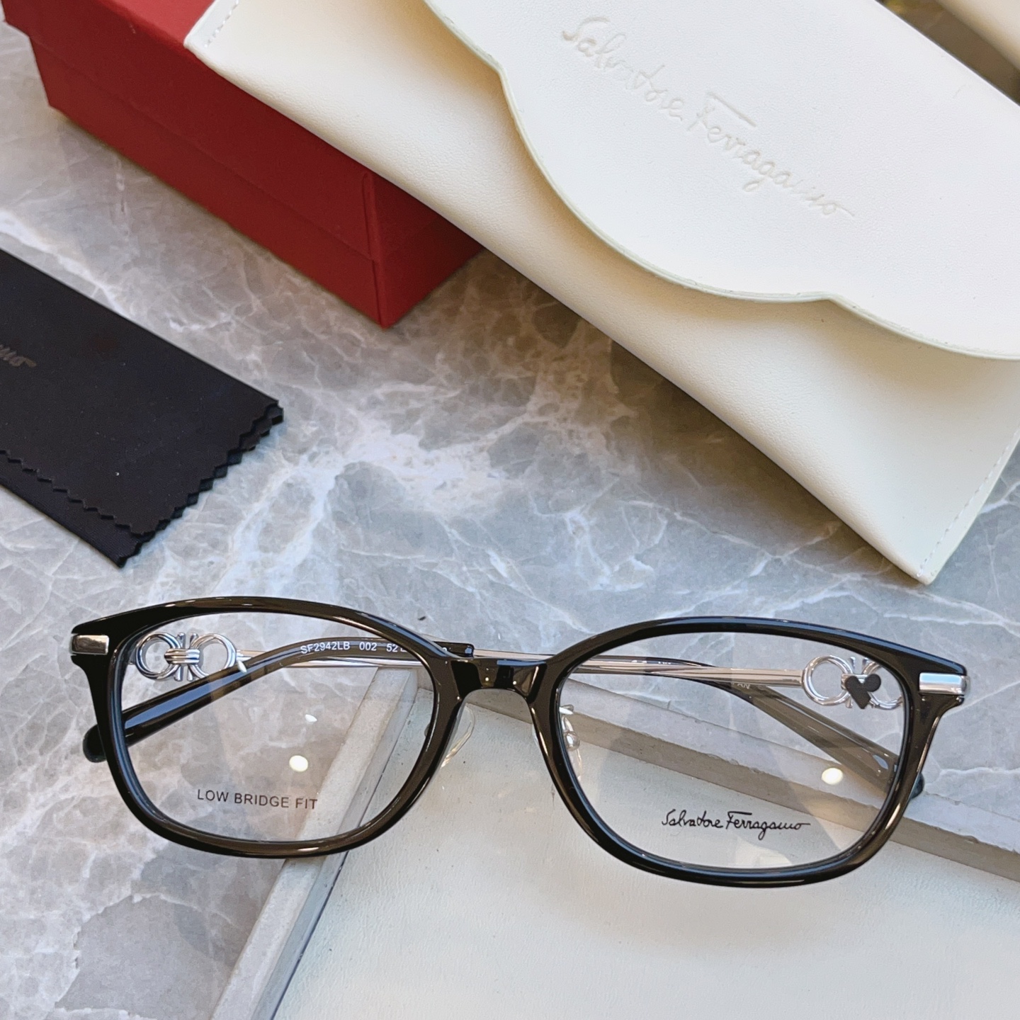 ，【Salvatore ferragam*】 菲拉*格慕 新款眼镜架，MODEL：SF2942LB，SI