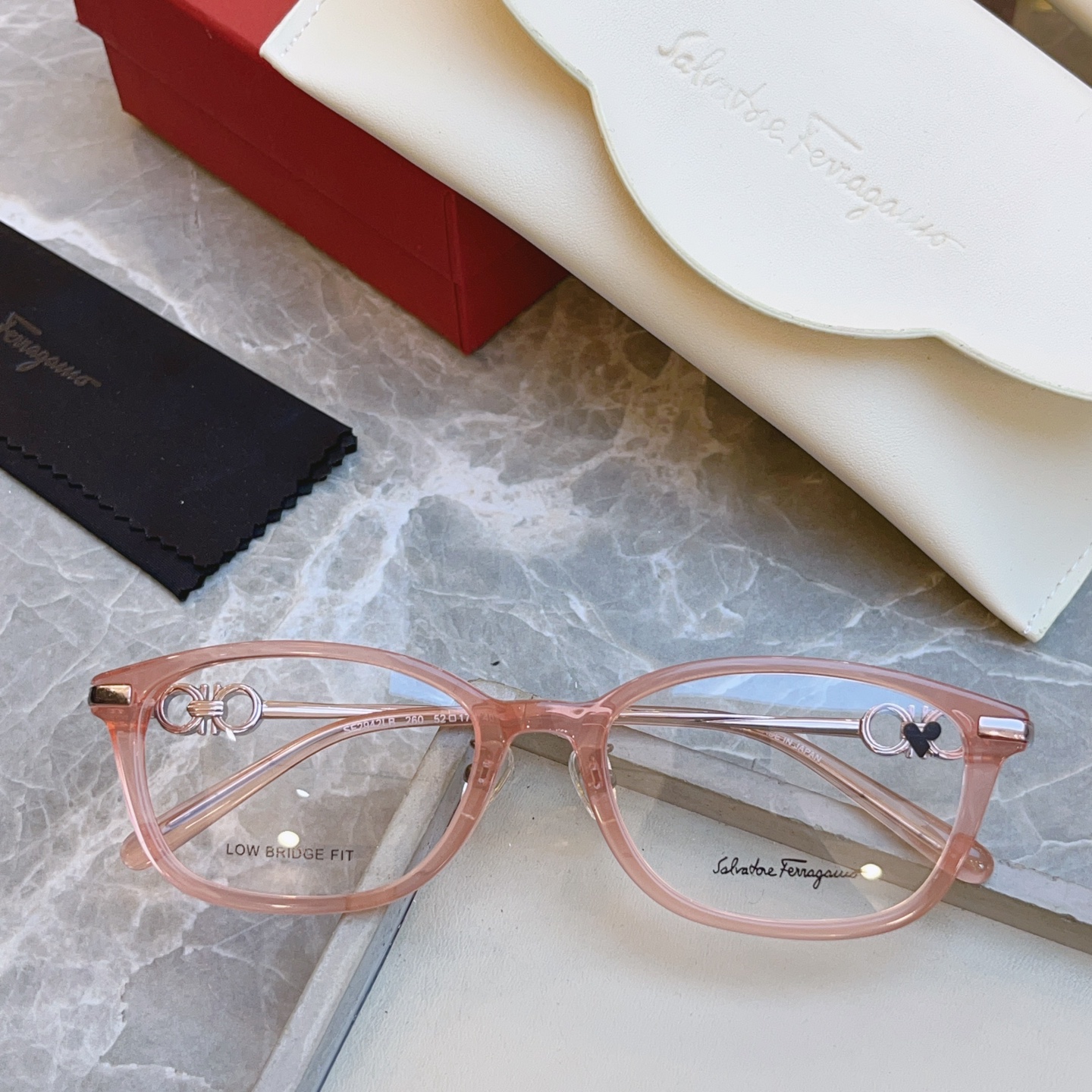 ，【Salvatore ferragam*】 菲拉*格慕 新款眼镜架，MODEL：SF2942LB，SI