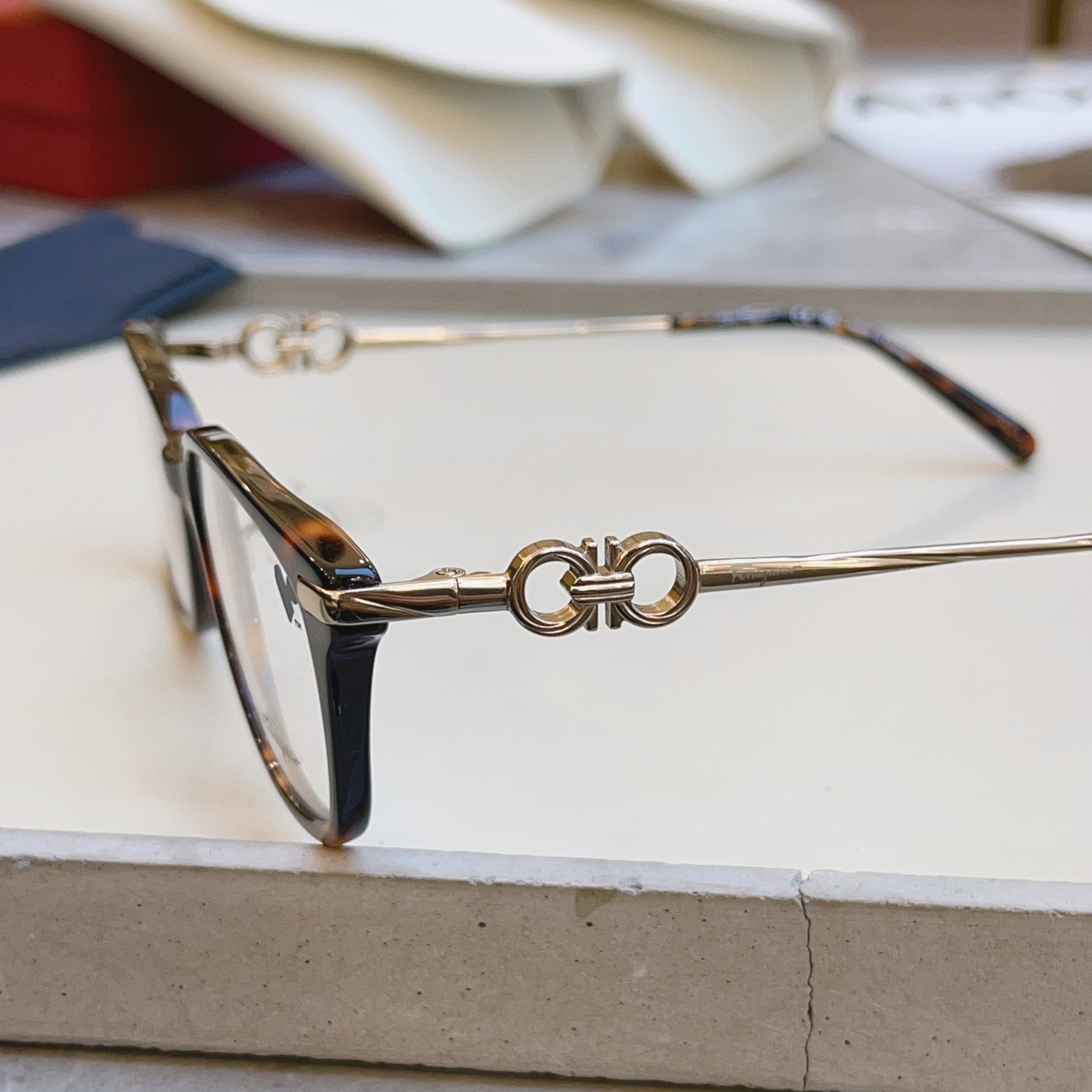 ，【Salvatore ferragam*】 菲拉*格慕 新款眼镜架，MODEL：SF2942LB，SI