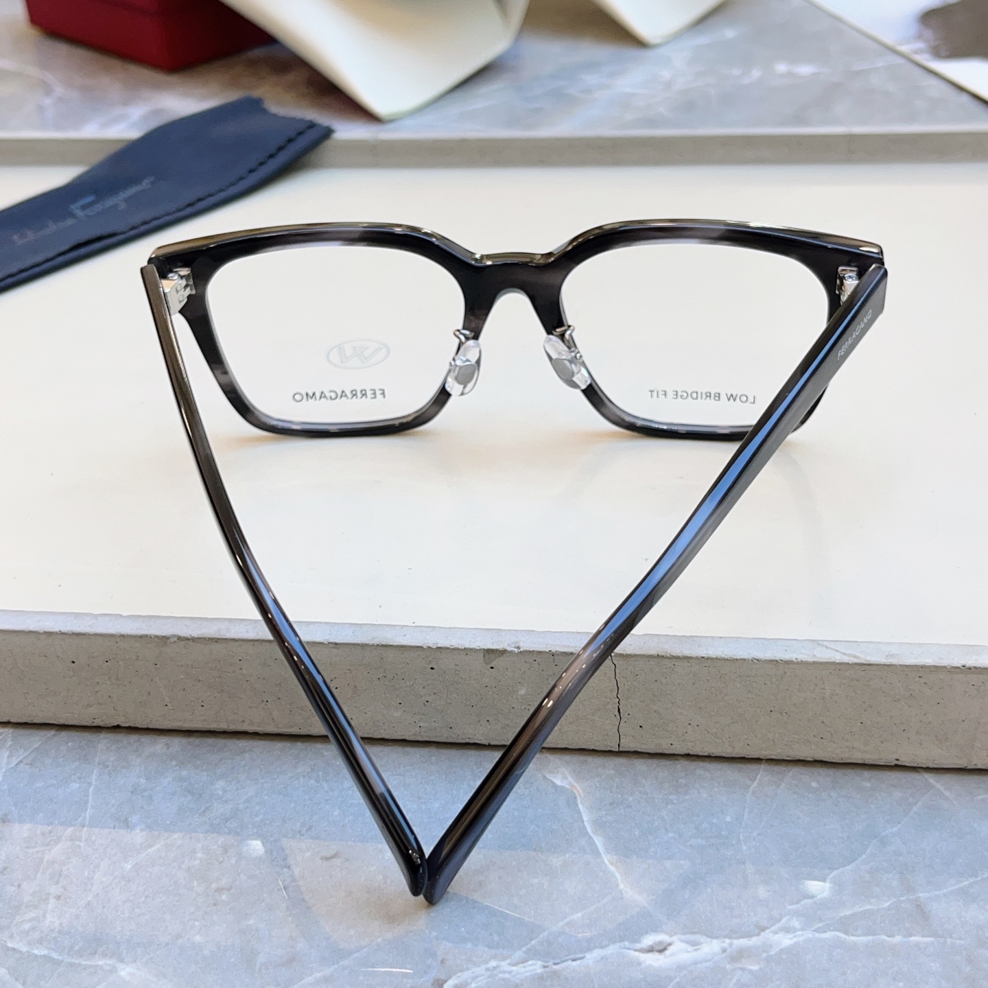 ，【Salvatore ferragam*】 菲拉*格慕 新款眼镜架，MODEL：SF3019LB，SI