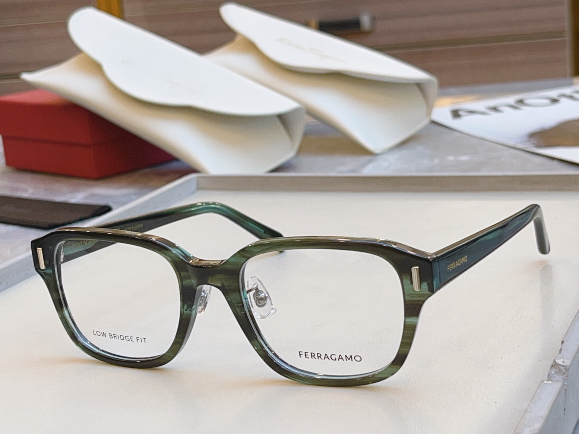 ，【Salvatore ferragam*】 菲拉*格慕 新款眼镜架，MODEL：SF3020LB，SI