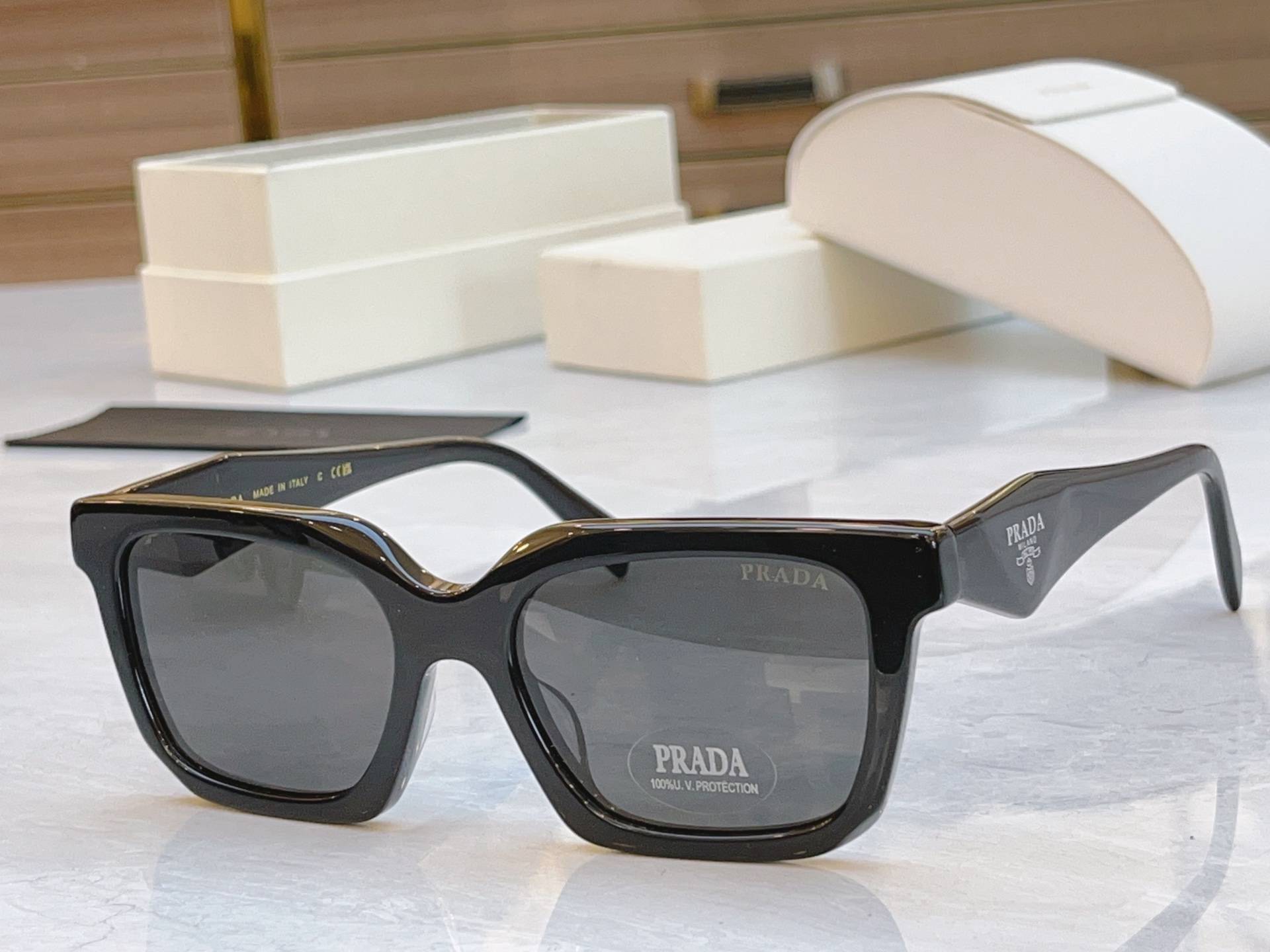 ，【PRAD*】普拉*达新款太阳镜🕶️，MODEL：PR 1754LS，SIZE：54口19-145