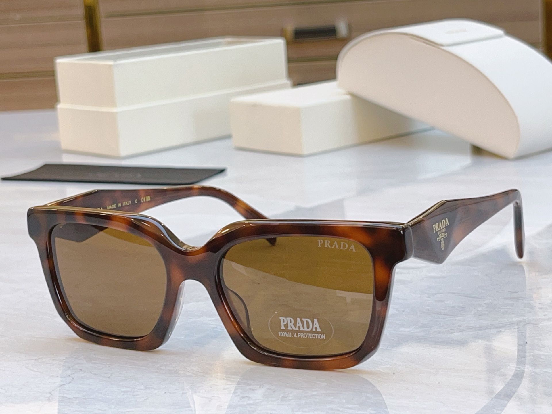 ，【PRAD*】普拉*达新款太阳镜🕶️，MODEL：PR 1754LS，SIZE：54口19-145