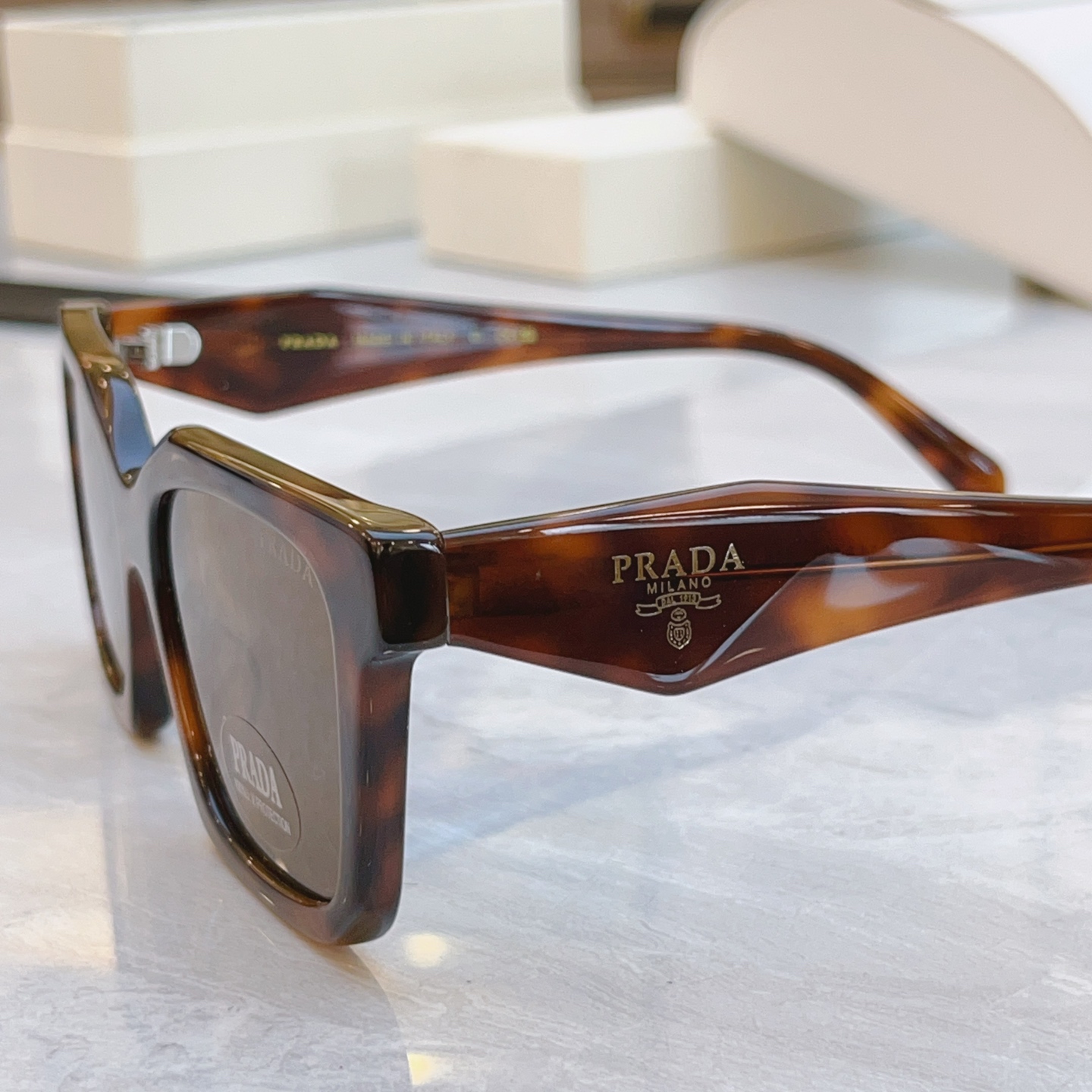 ，【PRAD*】普拉*达新款太阳镜🕶️，MODEL：PR 1754LS，SIZE：54口19-145