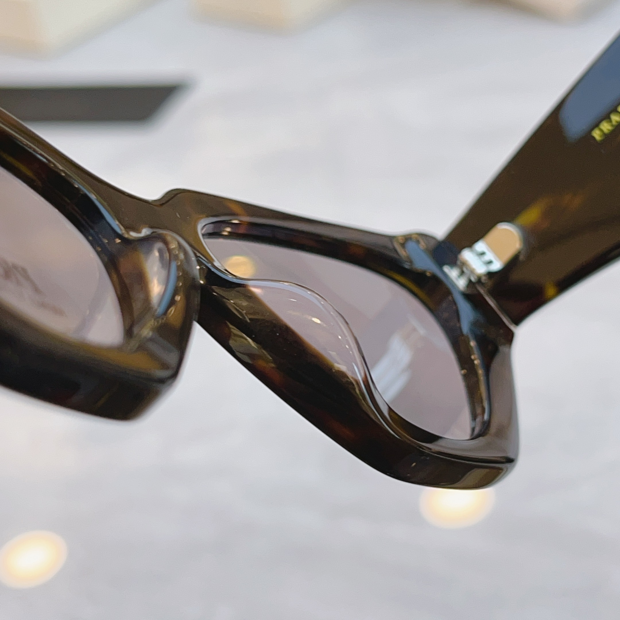 ，【PRAD*】普拉*达新款太阳镜🕶️，MODEL：PR 1753LS，SIZE：58口18-145