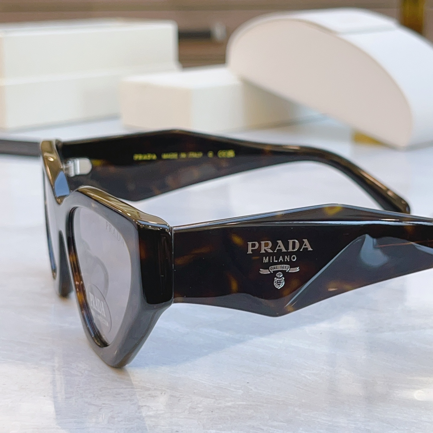 ，【PRAD*】普拉*达新款太阳镜🕶️，MODEL：PR 1753LS，SIZE：58口18-145