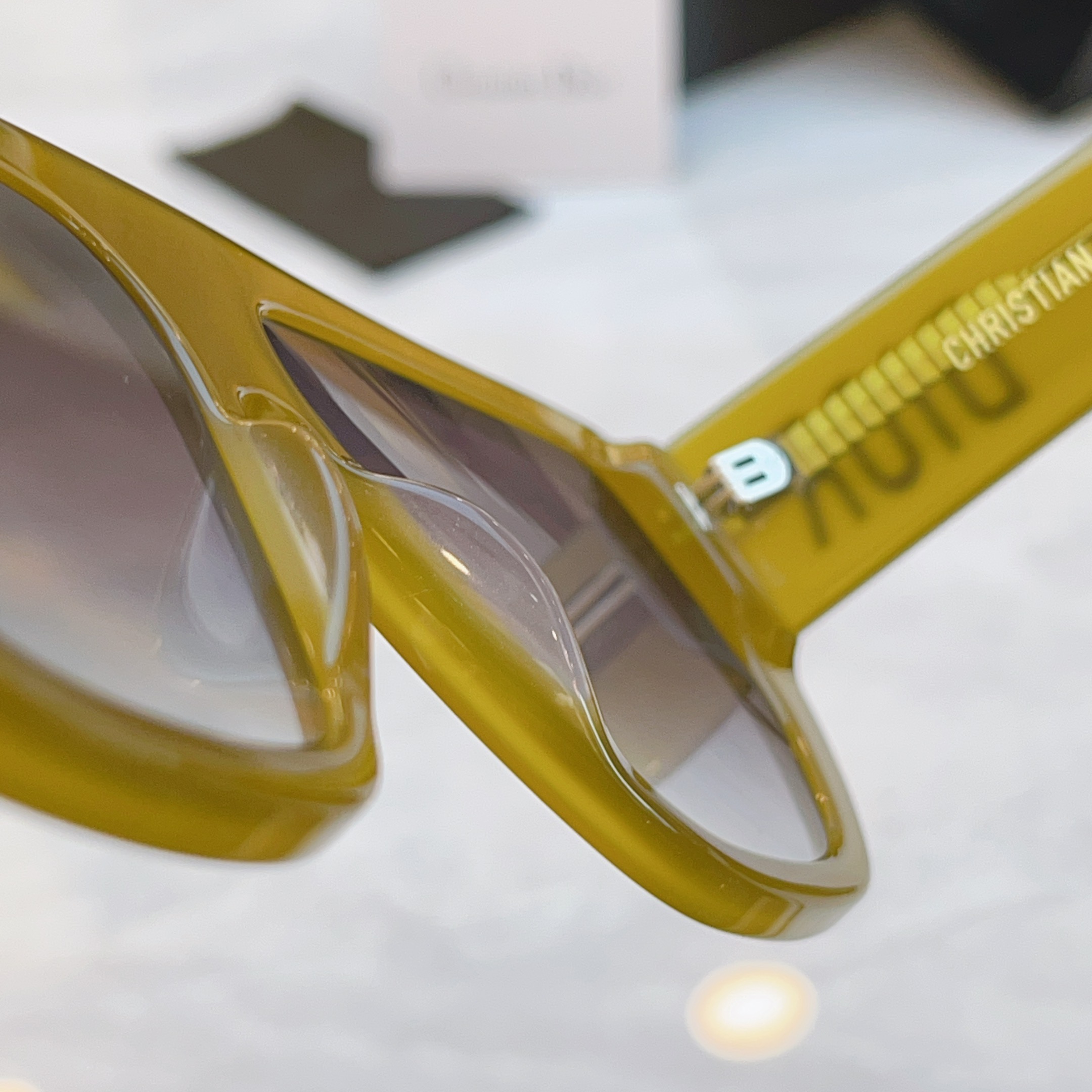 ，【DIO* 】迪*奥新款太阳镜，
MODEL：DSGTA10UCR，SIZE：60口14-142