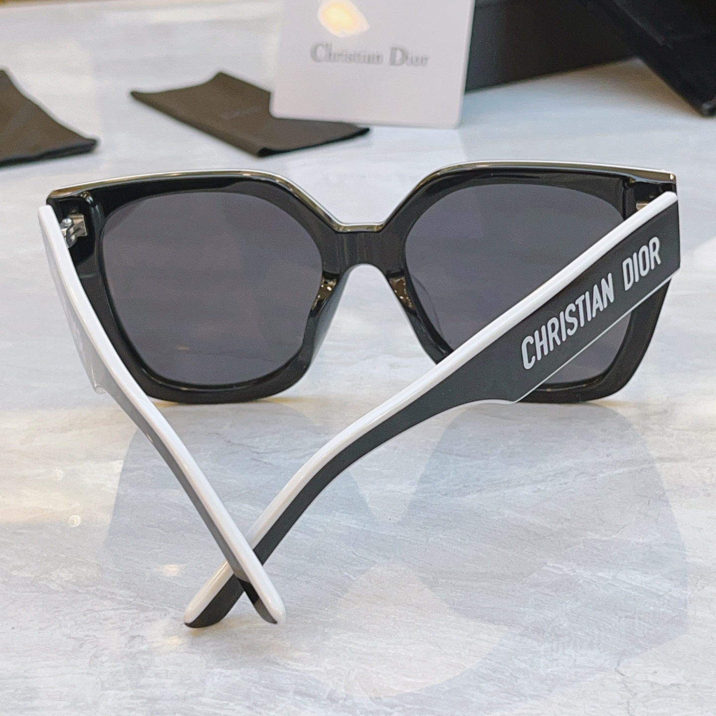 ，【DIO* 】迪*奥新款太阳镜，
MODEL：5289，SIZE：56口19-145