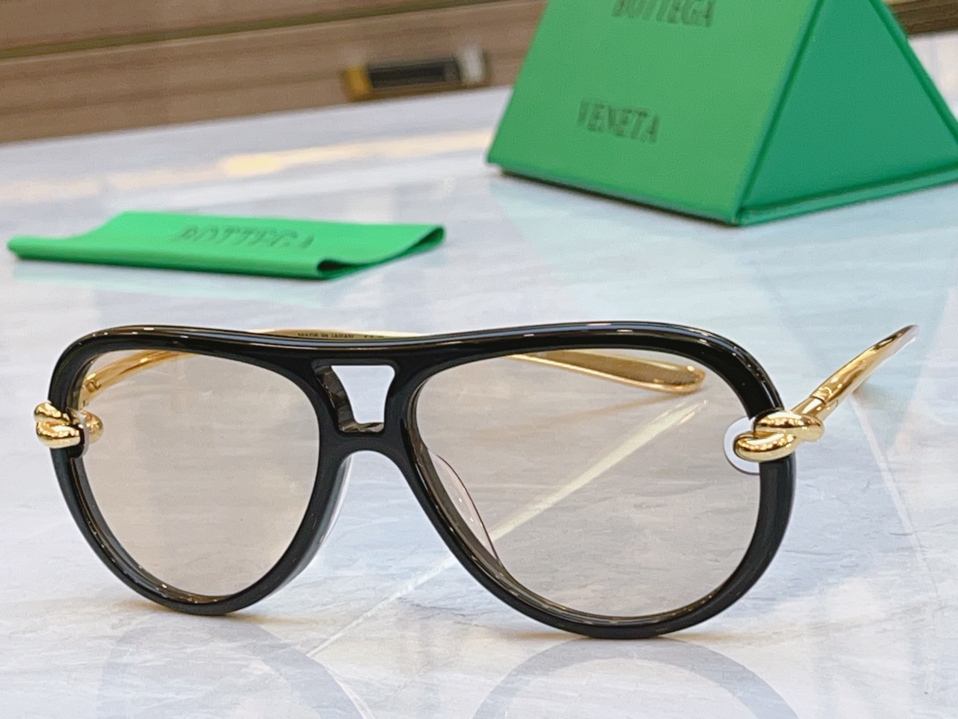 ，【BOTTEGA VENET*】宝缇*嘉新款太阳镜，MODEL：BV1418S，SIZE：58口15-