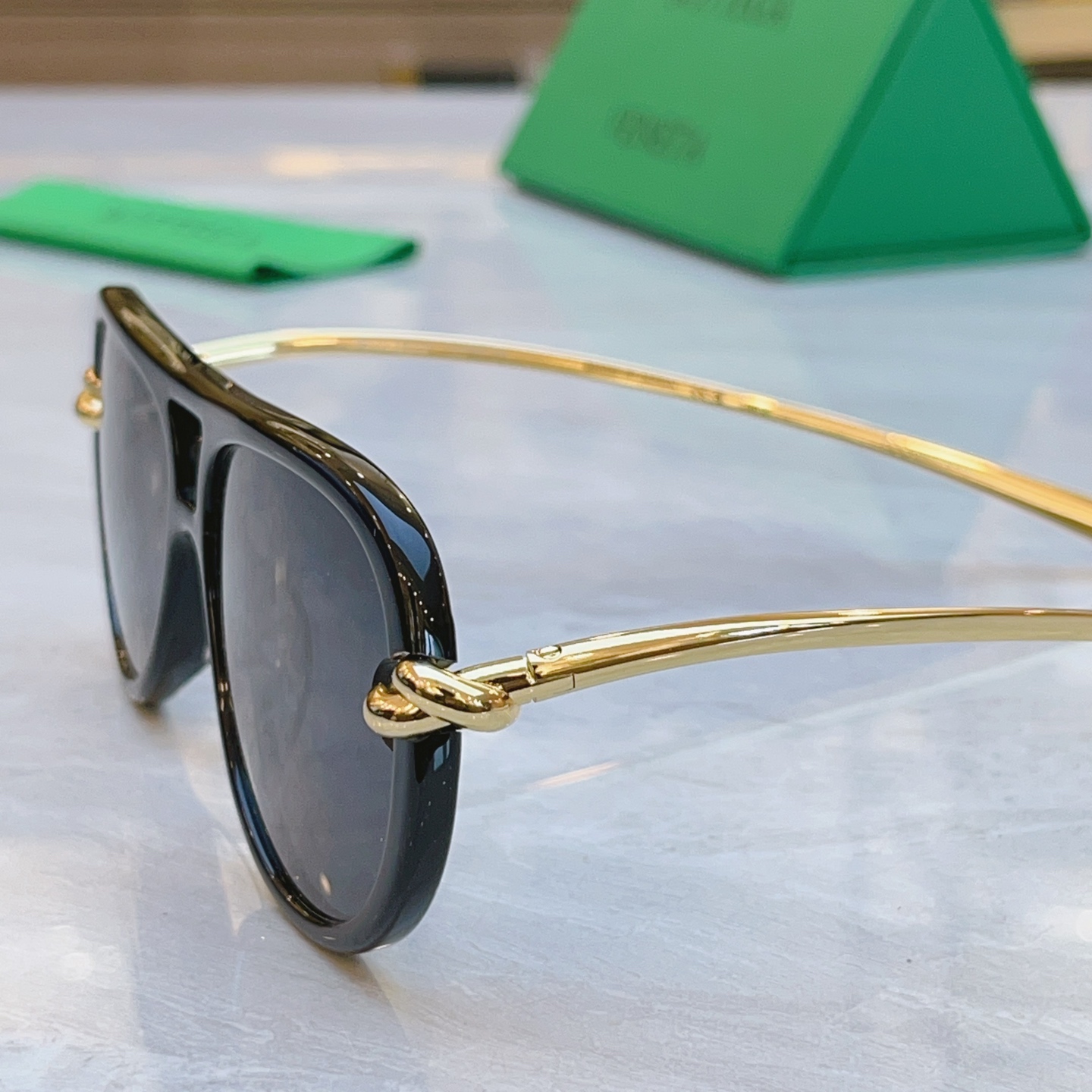 ，【BOTTEGA VENET*】宝缇*嘉新款太阳镜，MODEL：BV1418S，SIZE：58口15-