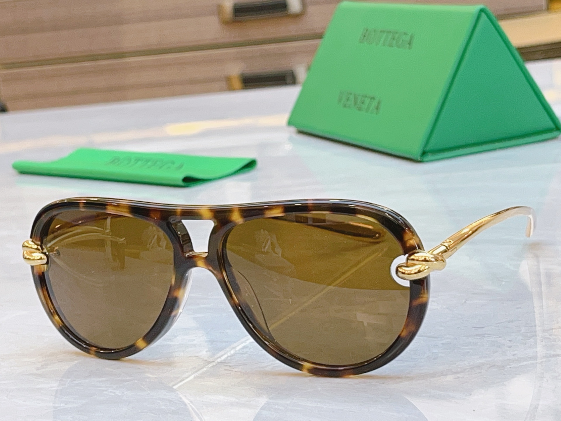 ，【BOTTEGA VENET*】宝缇*嘉新款太阳镜，MODEL：BV1418S，SIZE：58口15-