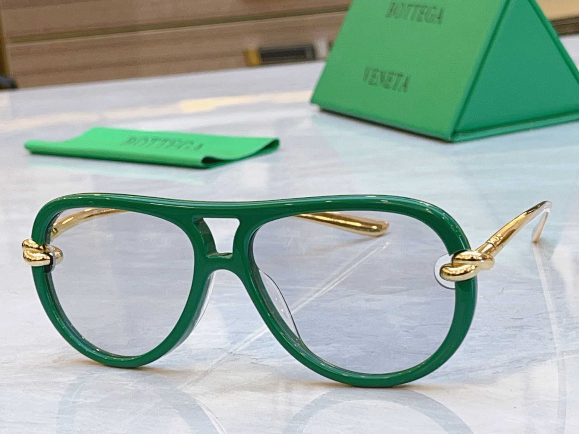 ，【BOTTEGA VENET*】宝缇*嘉新款太阳镜，MODEL：BV1418S，SIZE：58口15-