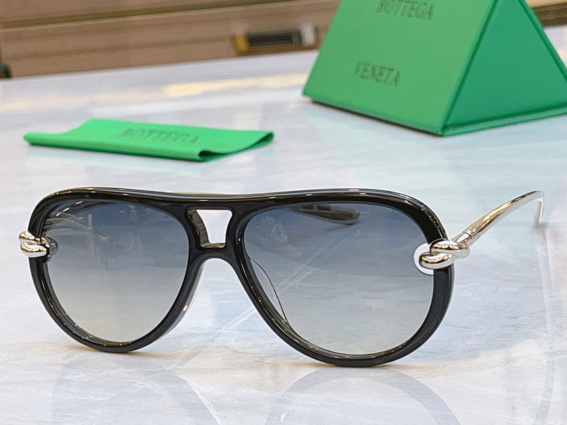 ，【BOTTEGA VENET*】宝缇*嘉新款太阳镜，MODEL：BV1418S，SIZE：58口15-