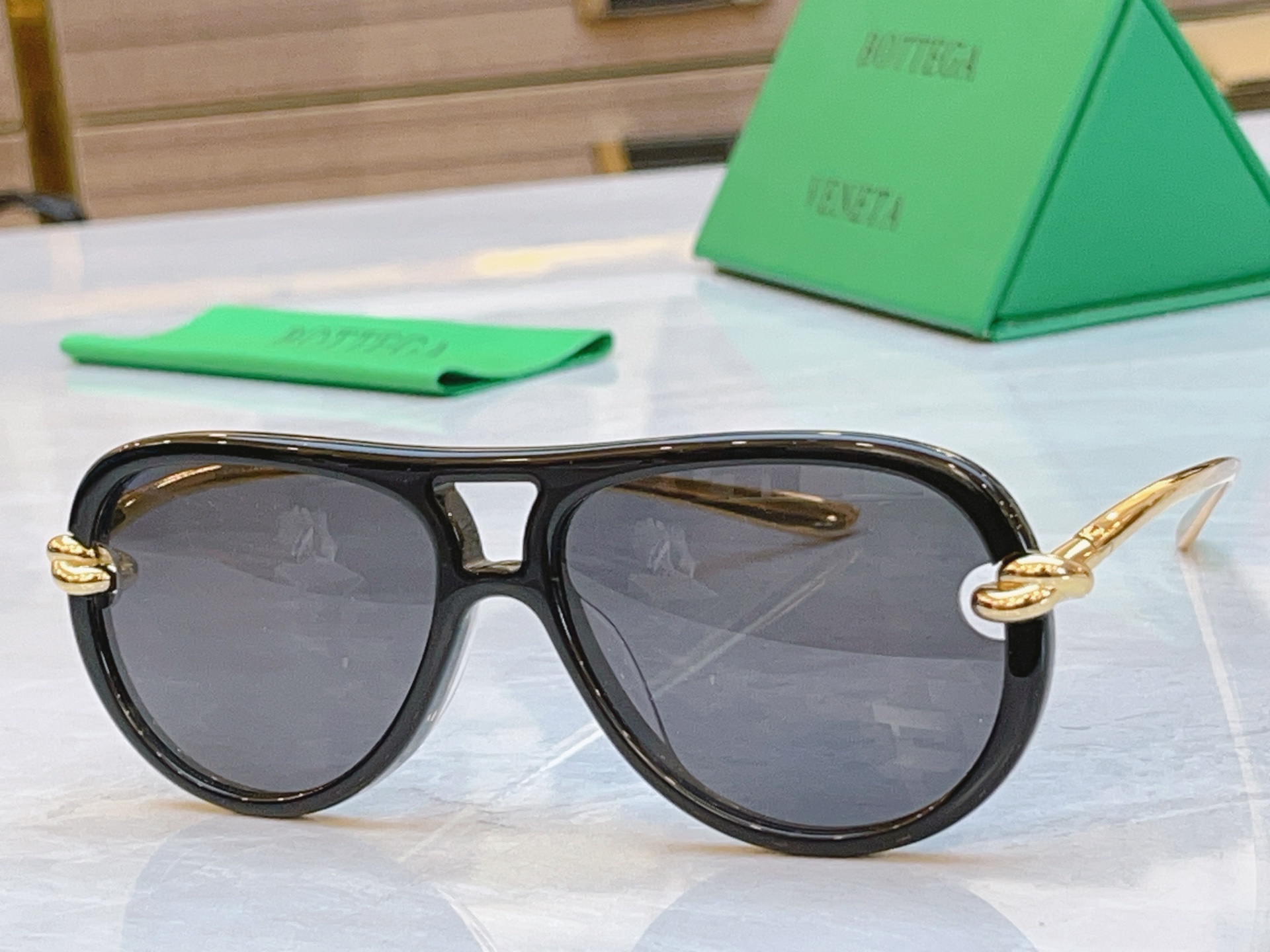 ，【BOTTEGA VENET*】宝缇*嘉新款太阳镜，MODEL：BV1418S，SIZE：58口15-