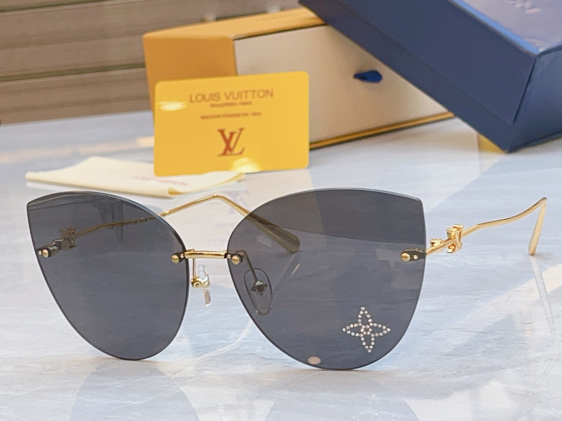 NO:369565,,【LOUIS VUITTO*】Louis Vuitton's new sunglasses, MODELZ2961U, SIZE61 port 14-140 glasses sunglasses, glasses, louis vuitton, louis vuitton19860909,【LOUIS VUITTO*】路易*威登新款太阳镜,MODELZ2961U,SIZE61口14-140眼镜墨镜太阳镜,眼镜,louis vuitton,louis vuitton,glasses
