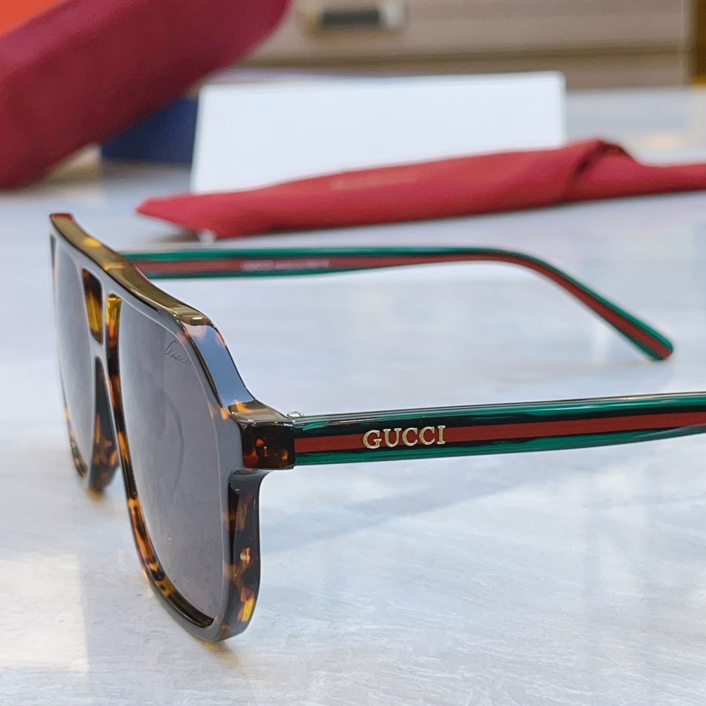 ，【GUCC*】古*驰新款太阳镜，MODEL：GG1366，SIZE：59口15-145