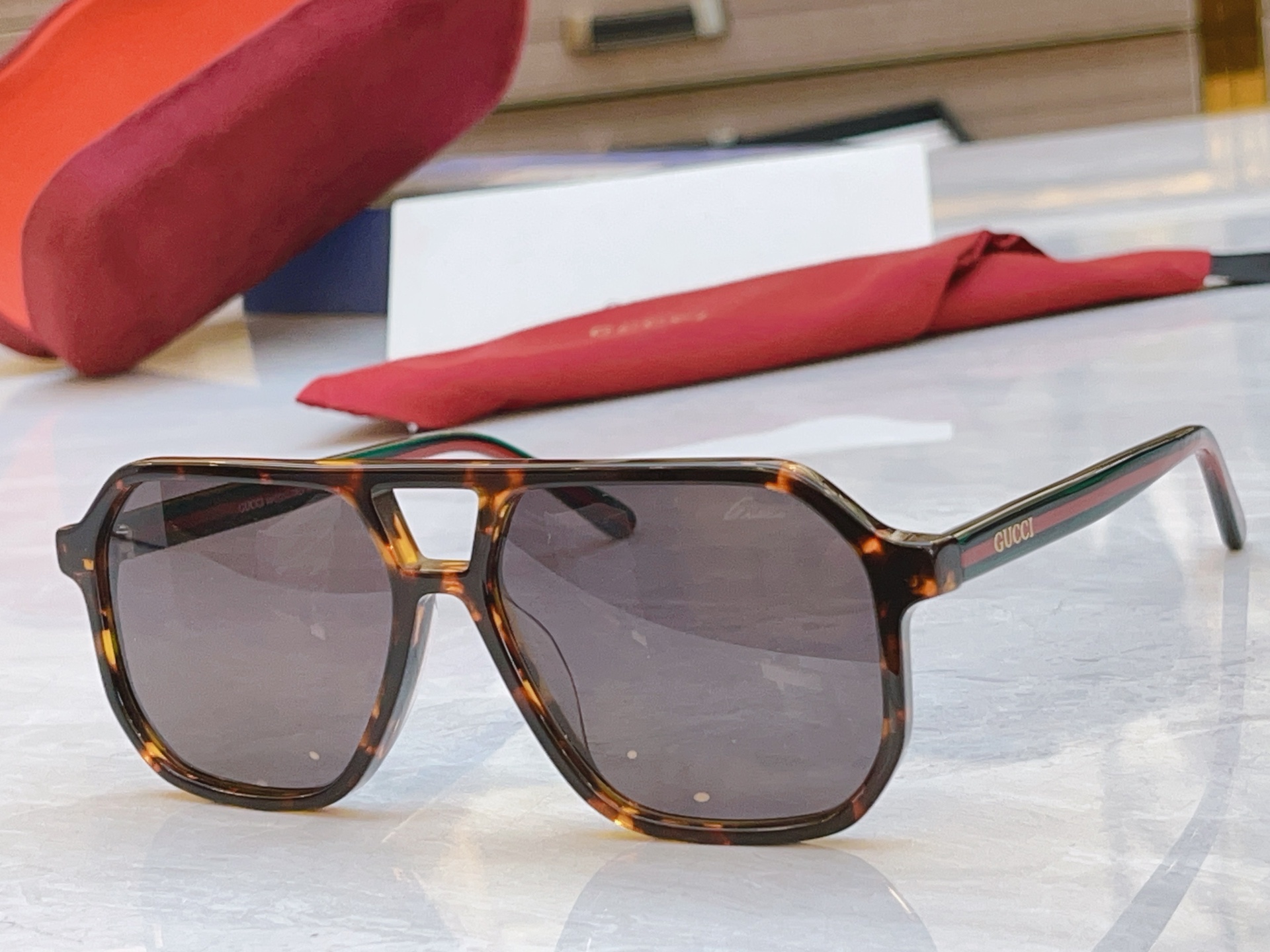 ，【GUCC*】古*驰新款太阳镜，MODEL：GG1366，SIZE：59口15-145