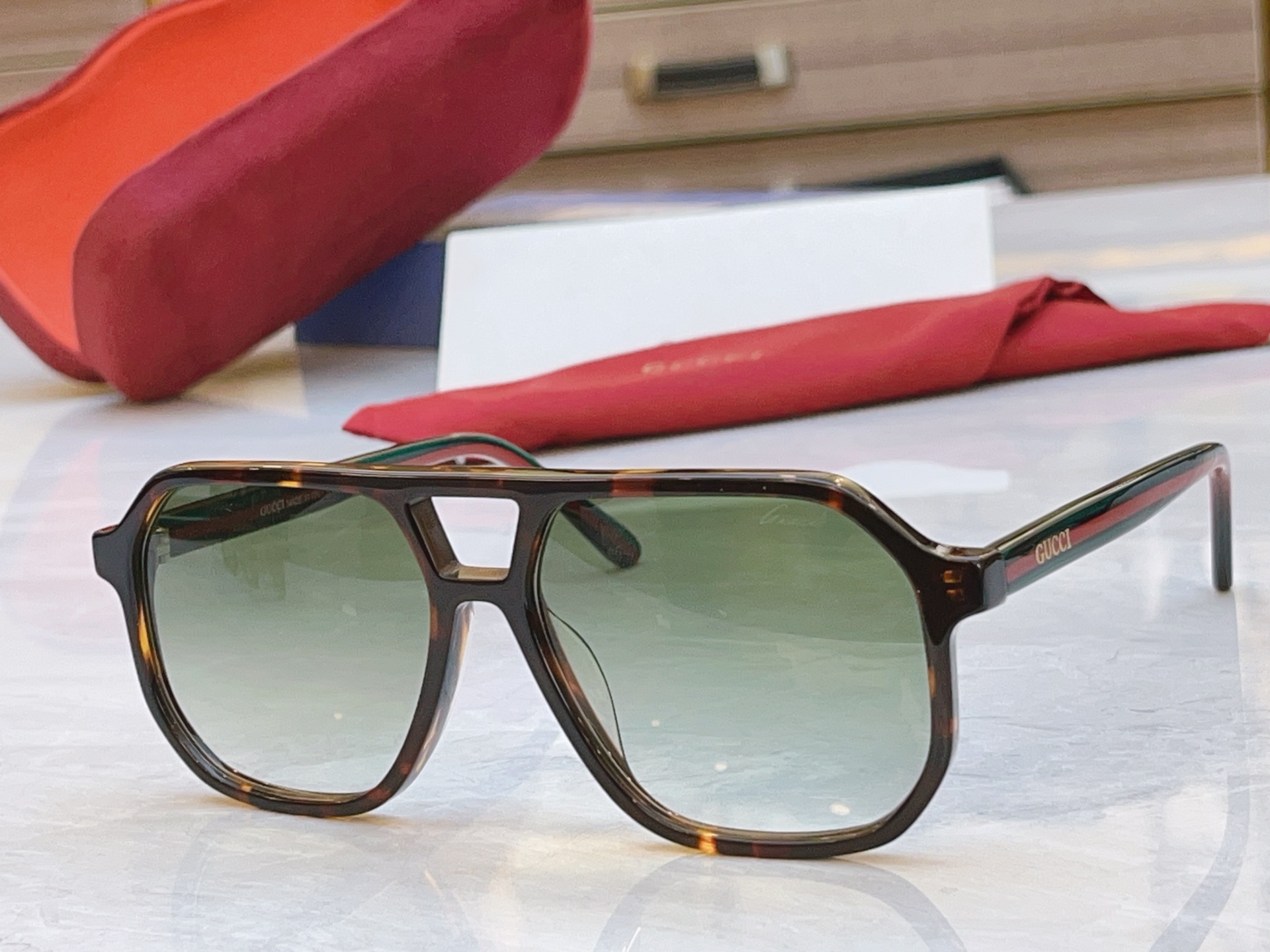 ，【GUCC*】古*驰新款太阳镜，MODEL：GG1366，SIZE：59口15-145