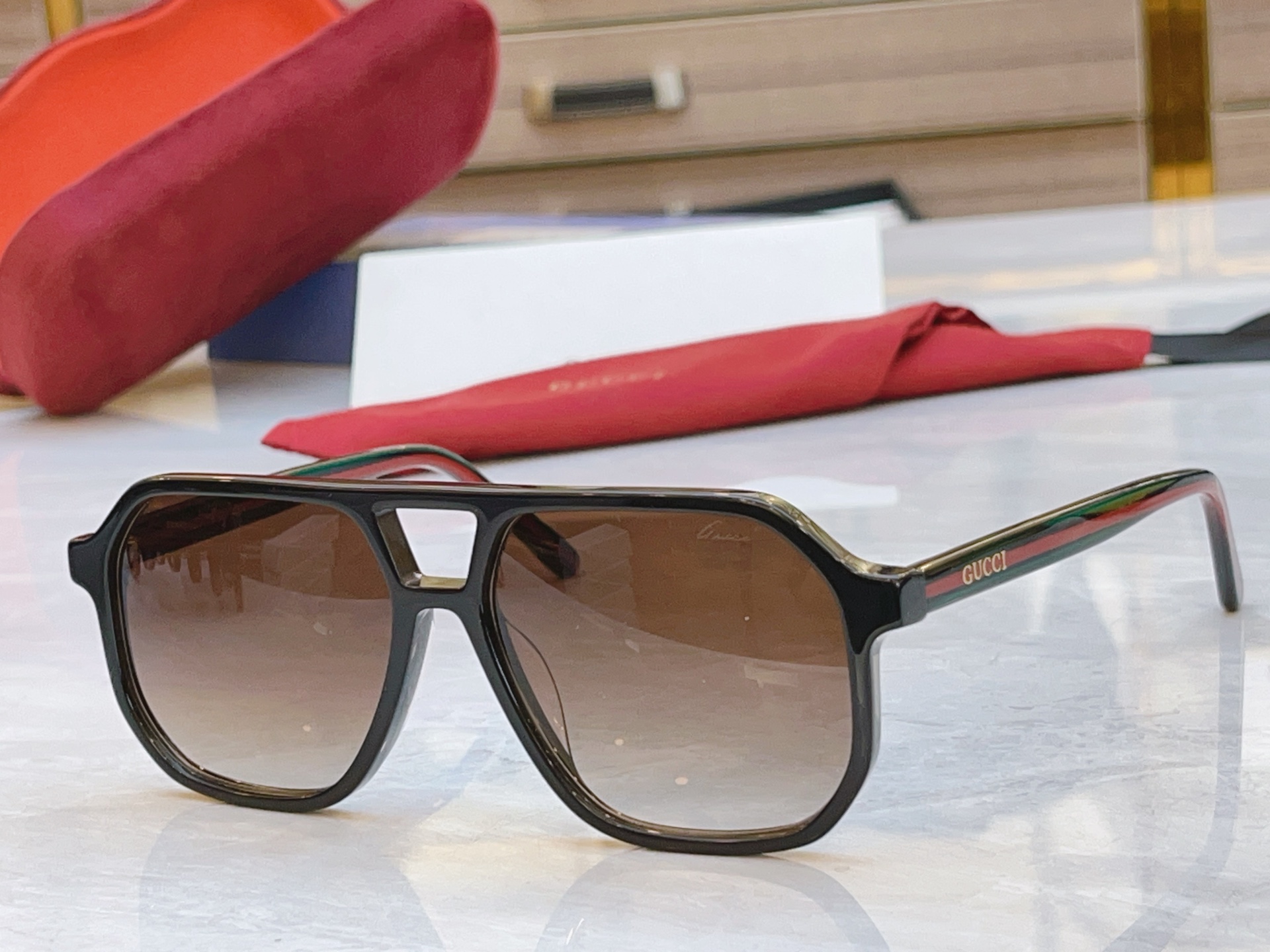 ，【GUCC*】古*驰新款太阳镜，MODEL：GG1366，SIZE：59口15-145