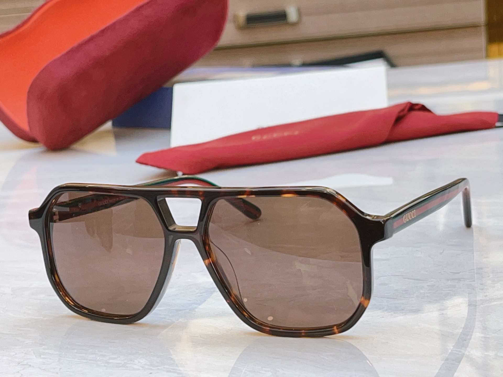 ，【GUCC*】古*驰新款太阳镜，MODEL：GG1366，SIZE：59口15-145