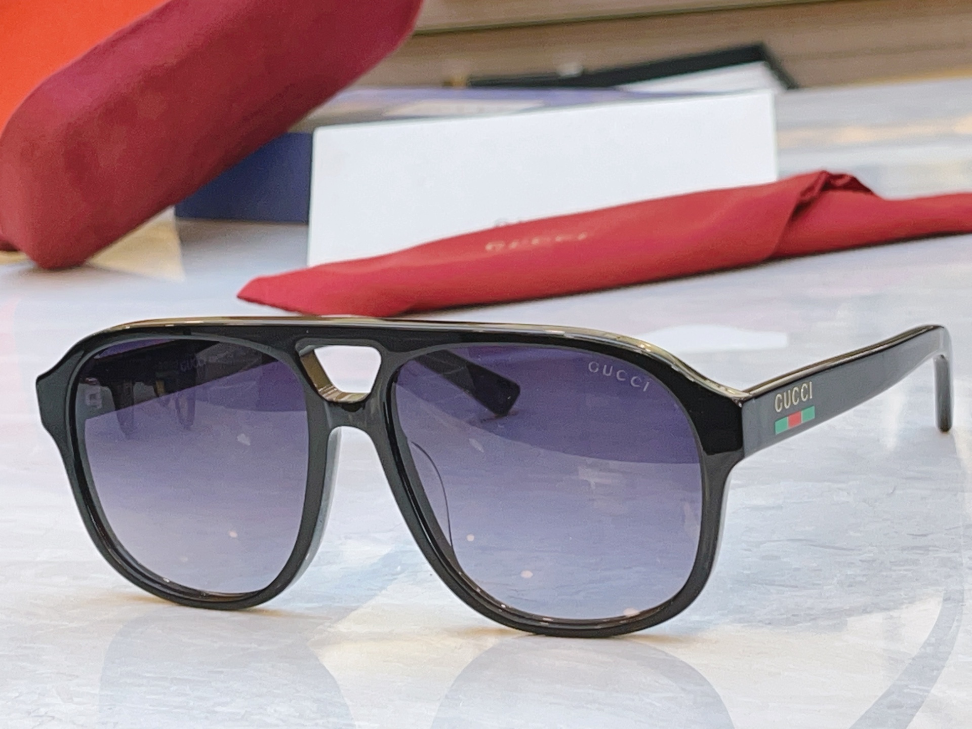 ，【GUCC*】古*驰新款太阳镜，MODEL：GG1856S，SIZE：57口15-145