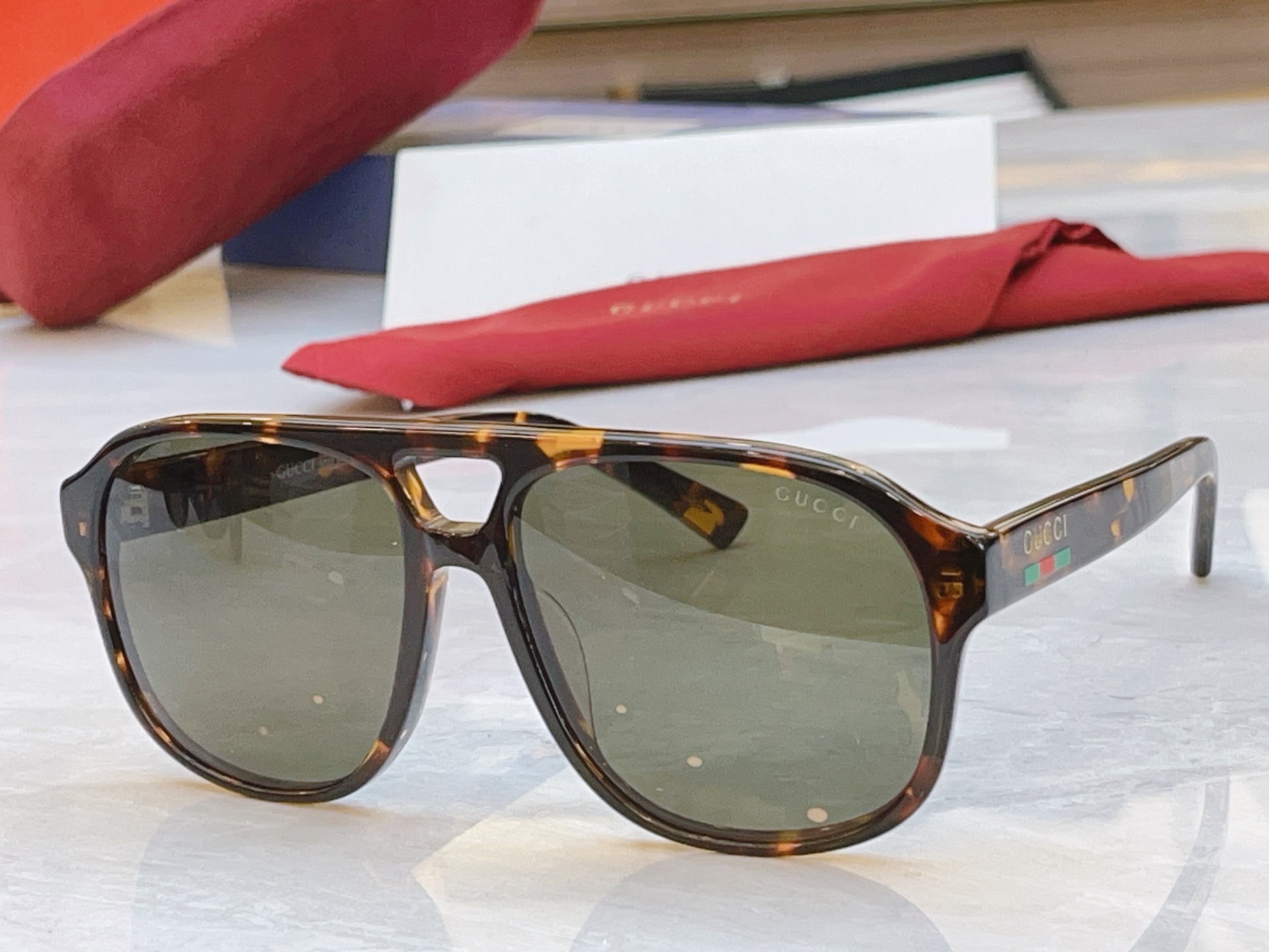 ，【GUCC*】古*驰新款太阳镜，MODEL：GG1856S，SIZE：57口15-145