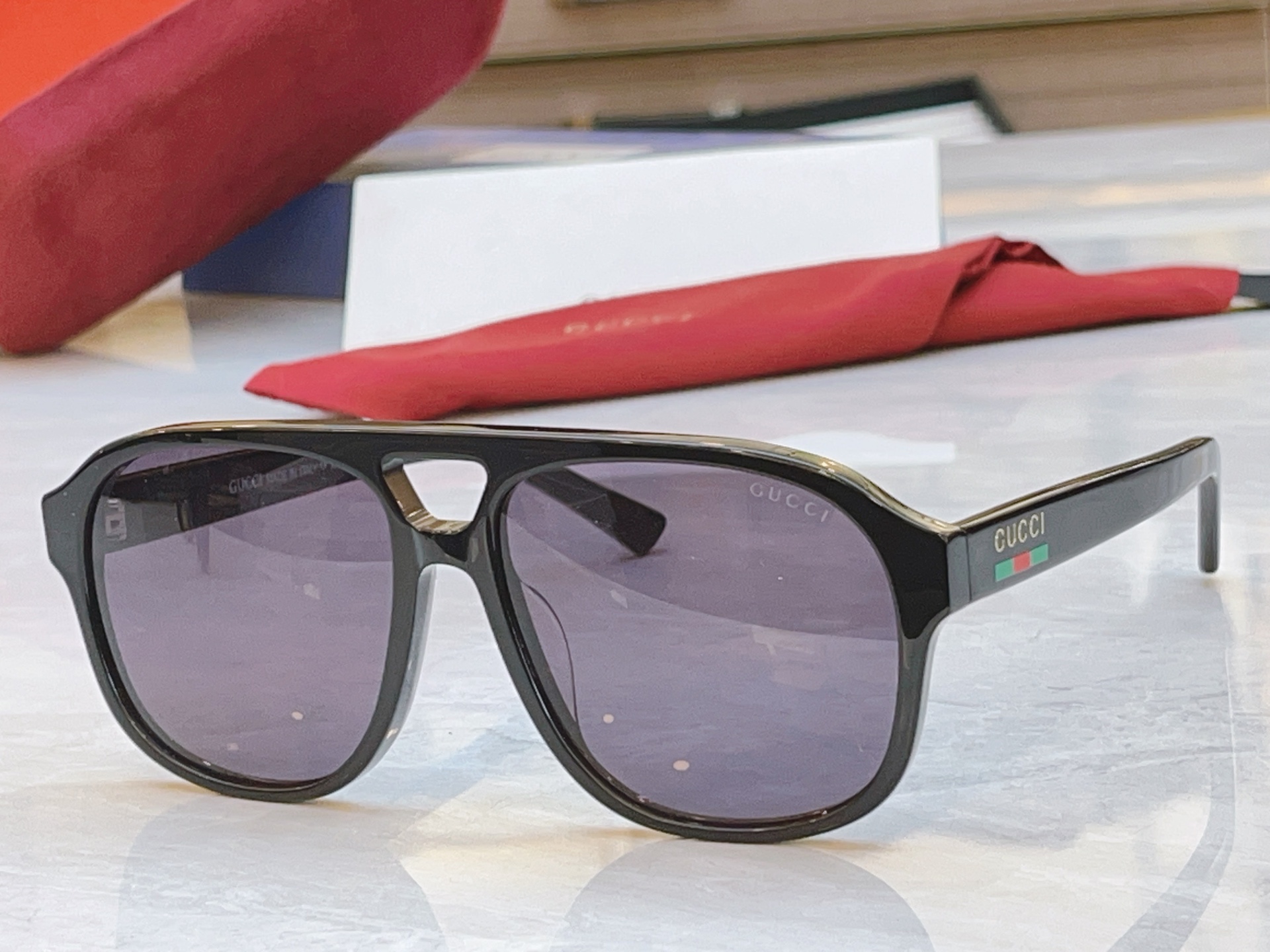 ，【GUCC*】古*驰新款太阳镜，MODEL：GG1856S，SIZE：57口15-145