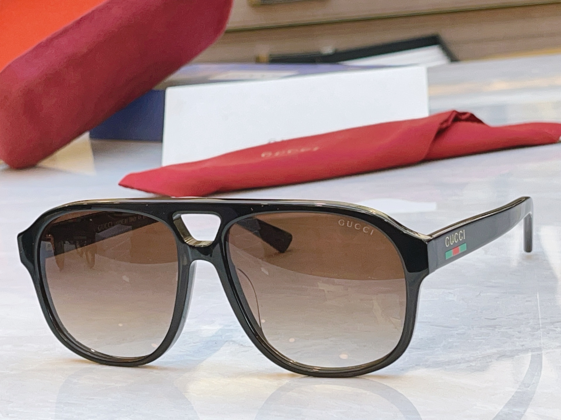 ，【GUCC*】古*驰新款太阳镜，MODEL：GG1856S，SIZE：57口15-145