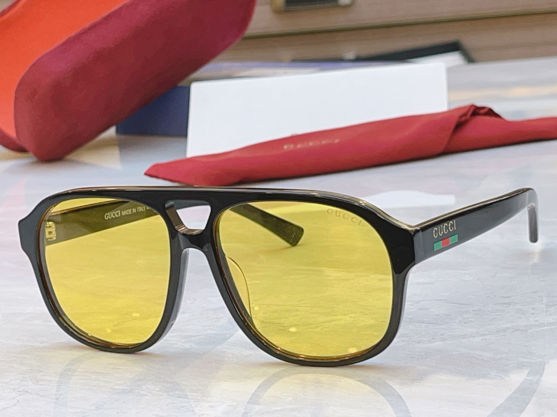 ，【GUCC*】古*驰新款太阳镜，MODEL：GG1856S，SIZE：57口15-145