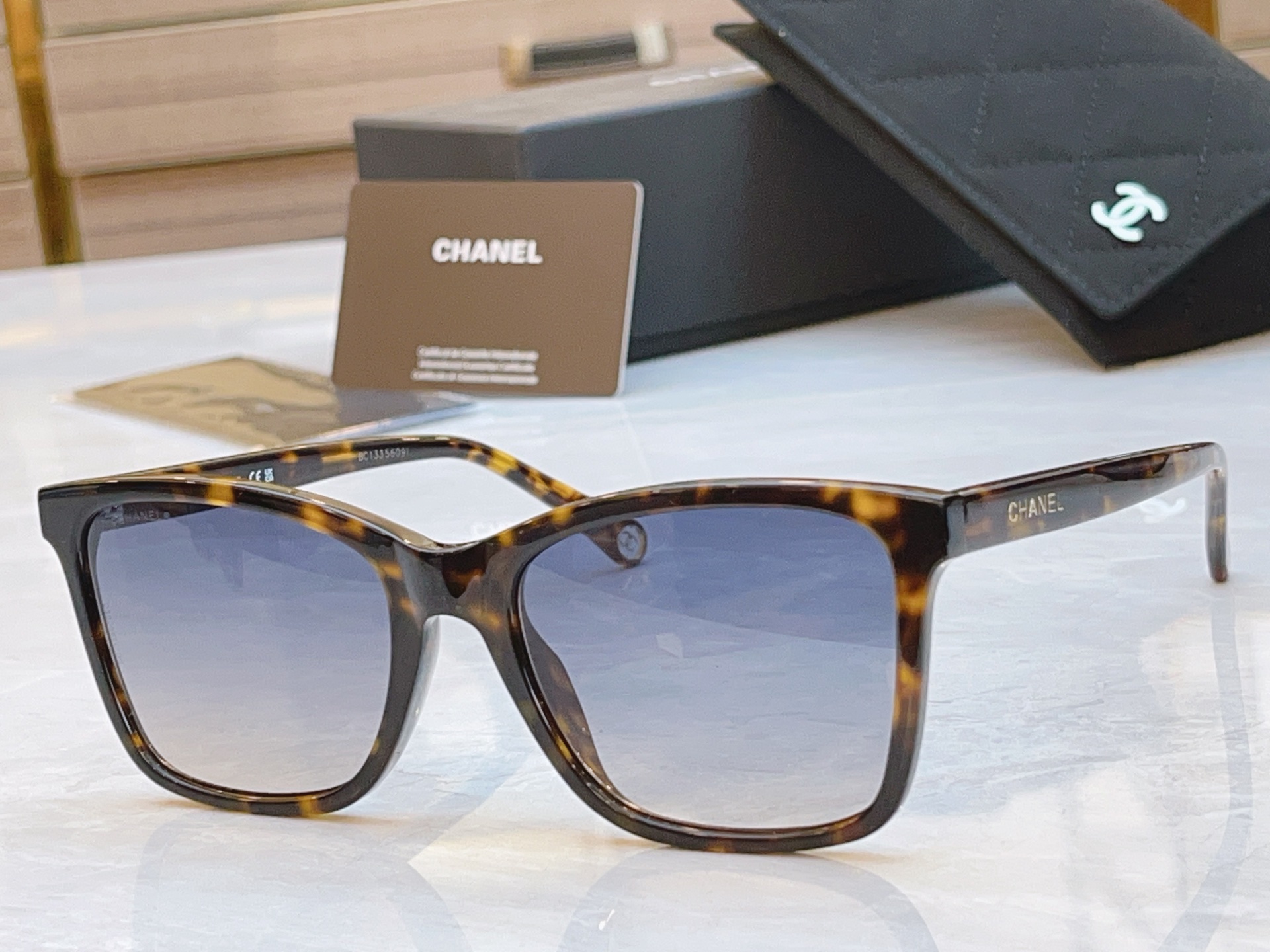 ，【CHANE*】香奈儿新款太阳镜，MODEL：CH5551U，SIZE：56口21-145