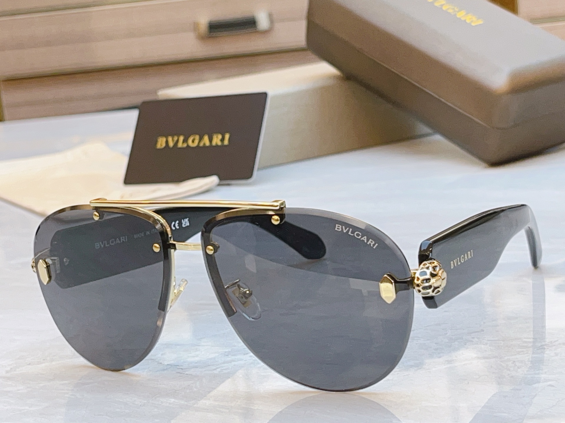 ，【BVLGA*】宝格*丽新款太阳镜，
MODEL：BV 40091U，SIZE：63口13-140