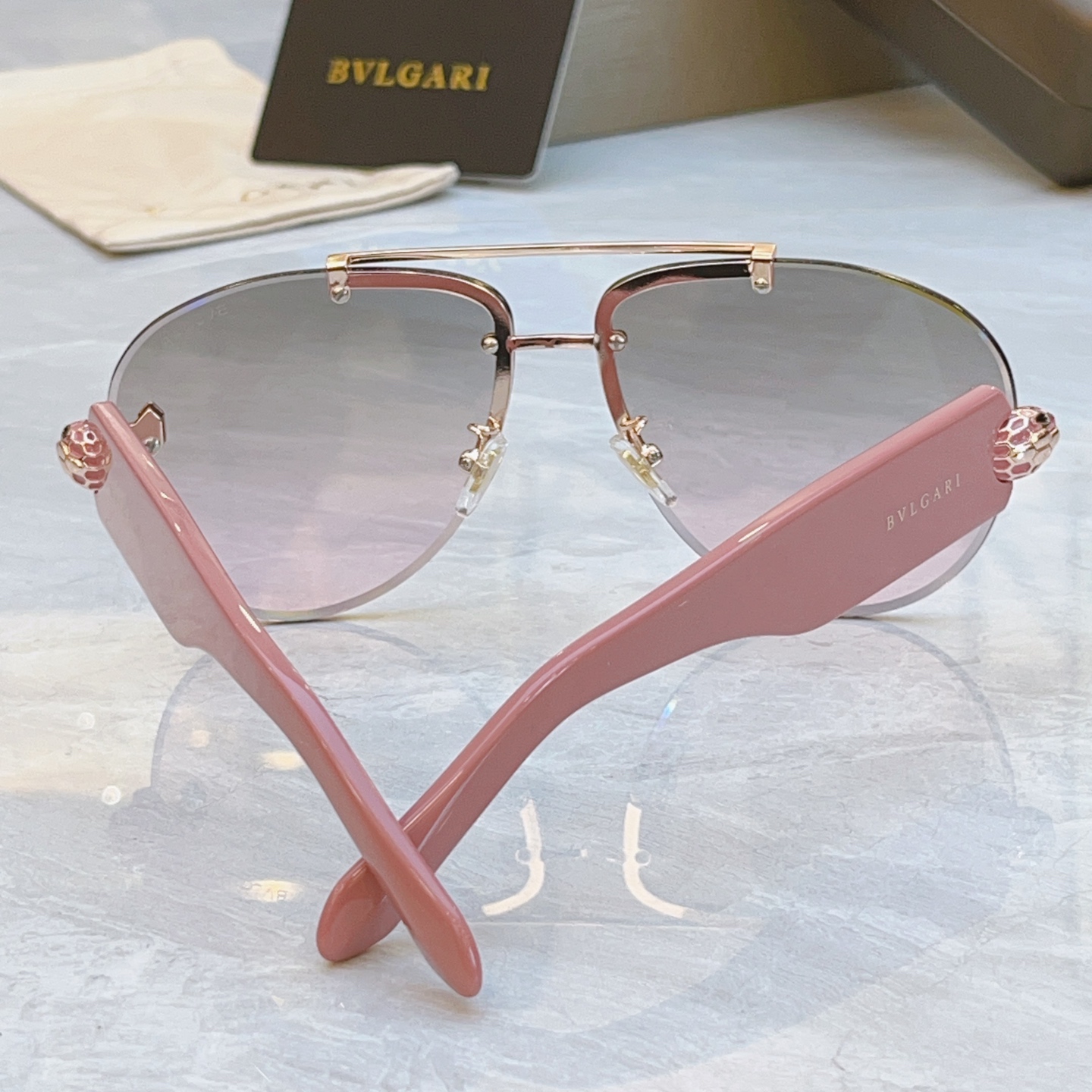 ，【BVLGA*】宝格*丽新款太阳镜，
MODEL：BV 40091U，SIZE：63口13-140