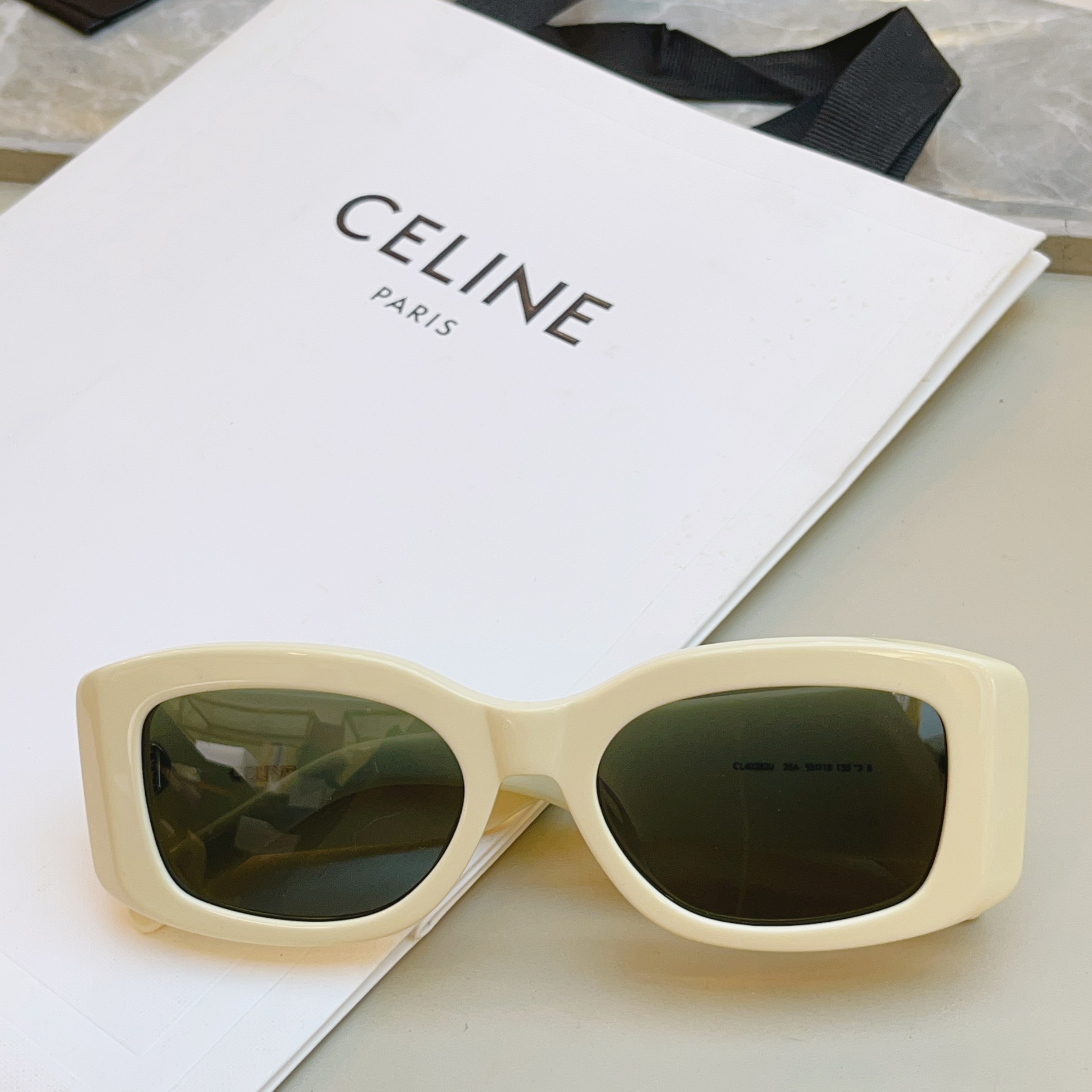 ，【CELIN*】赛*琳新款太阳镜， 原单高品质，MODELCL40282U ，SIZE 53口18-1