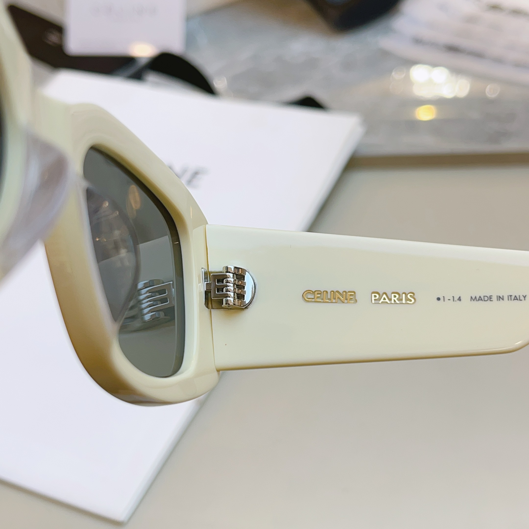 ，【CELIN*】赛*琳新款太阳镜， 原单高品质，MODELCL40282U ，SIZE 53口18-1