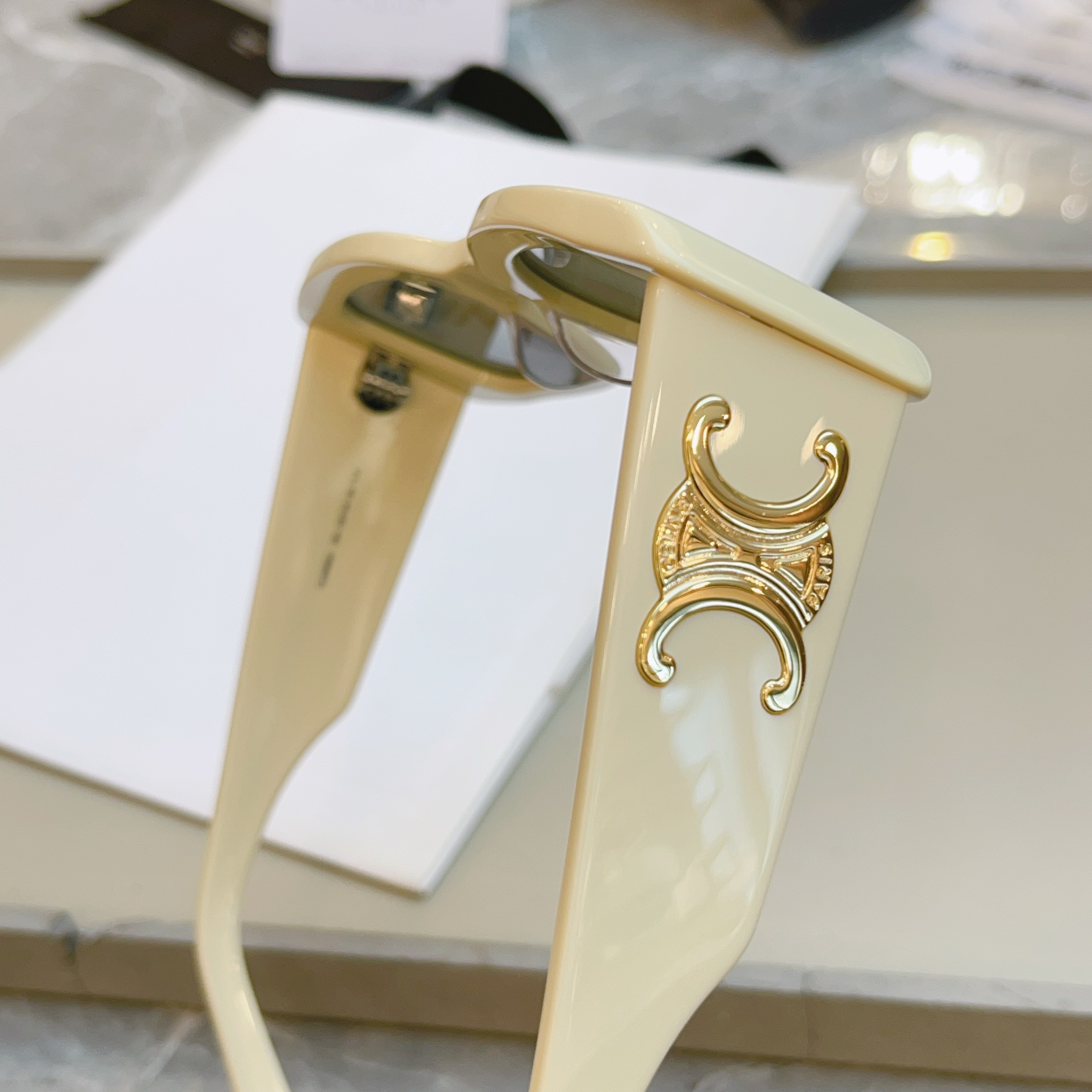 ，【CELIN*】赛*琳新款太阳镜， 原单高品质，MODELCL40282U ，SIZE 53口18-1