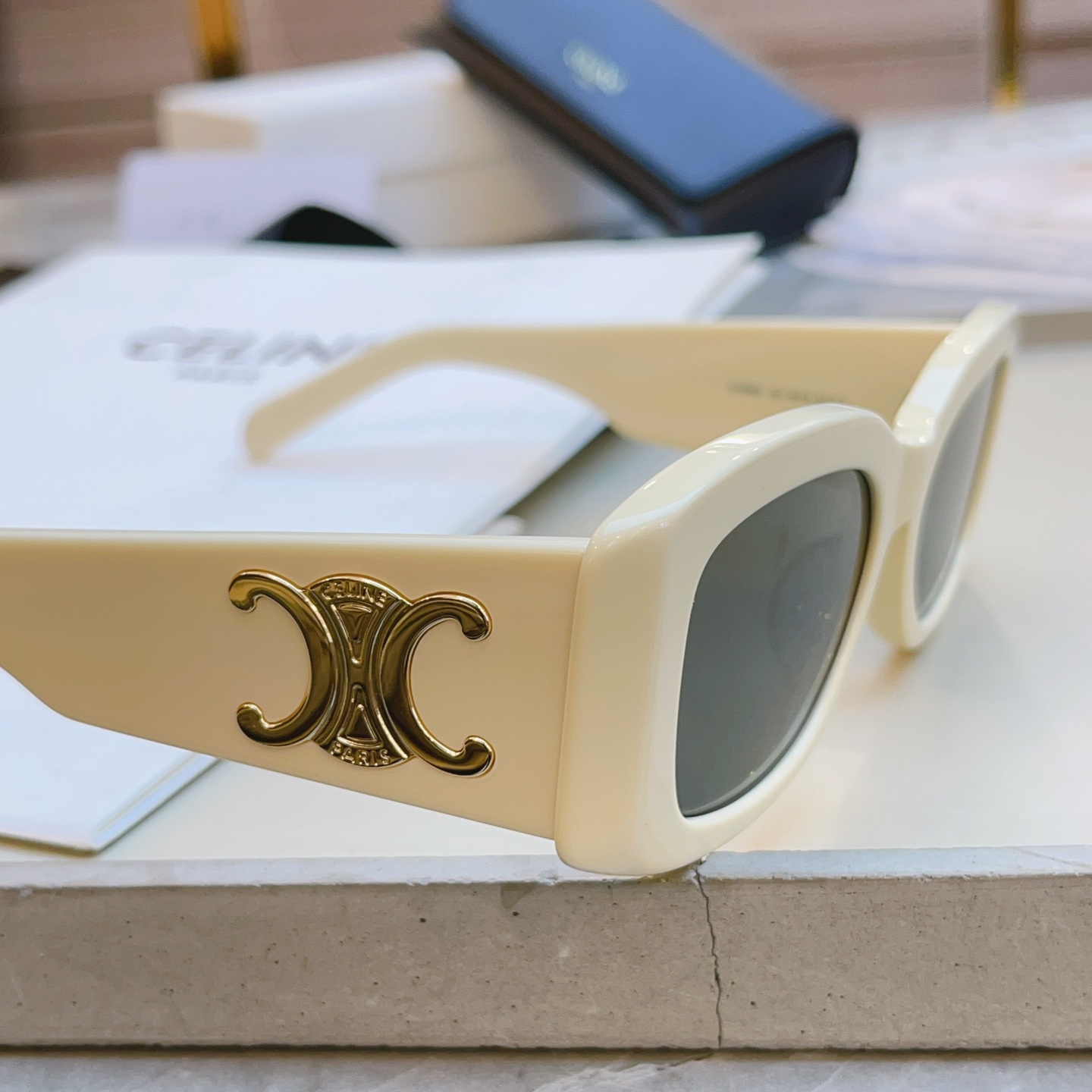 ，【CELIN*】赛*琳新款太阳镜， 原单高品质，MODELCL40282U ，SIZE 53口18-1