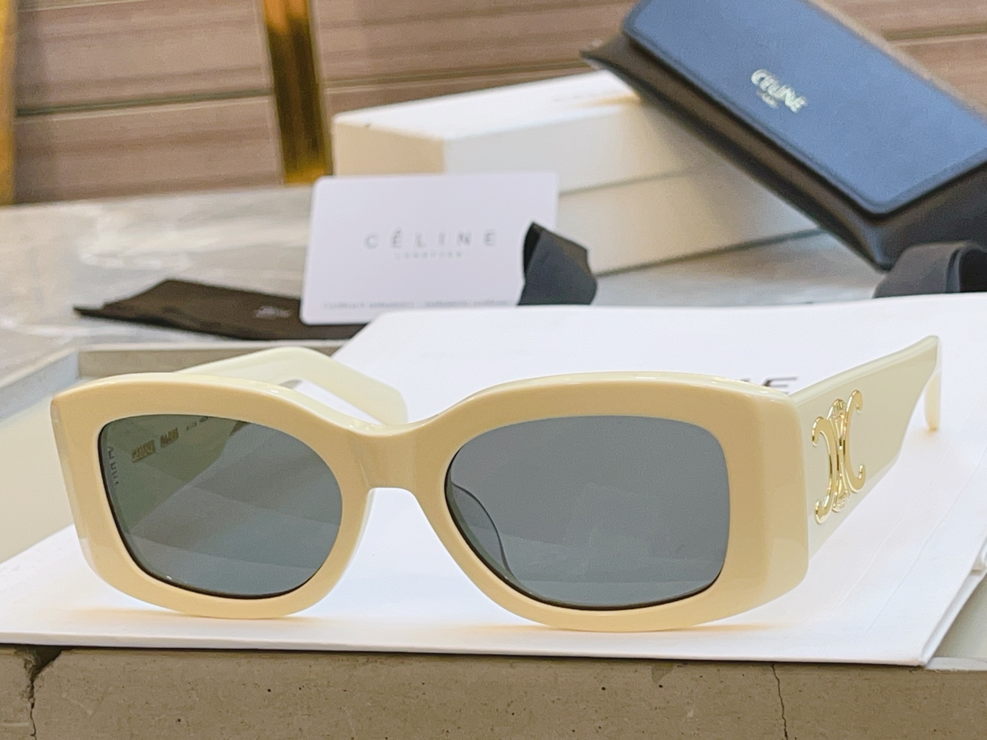 ，【CELIN*】赛*琳新款太阳镜， 原单高品质，MODELCL40282U ，SIZE 53口18-1