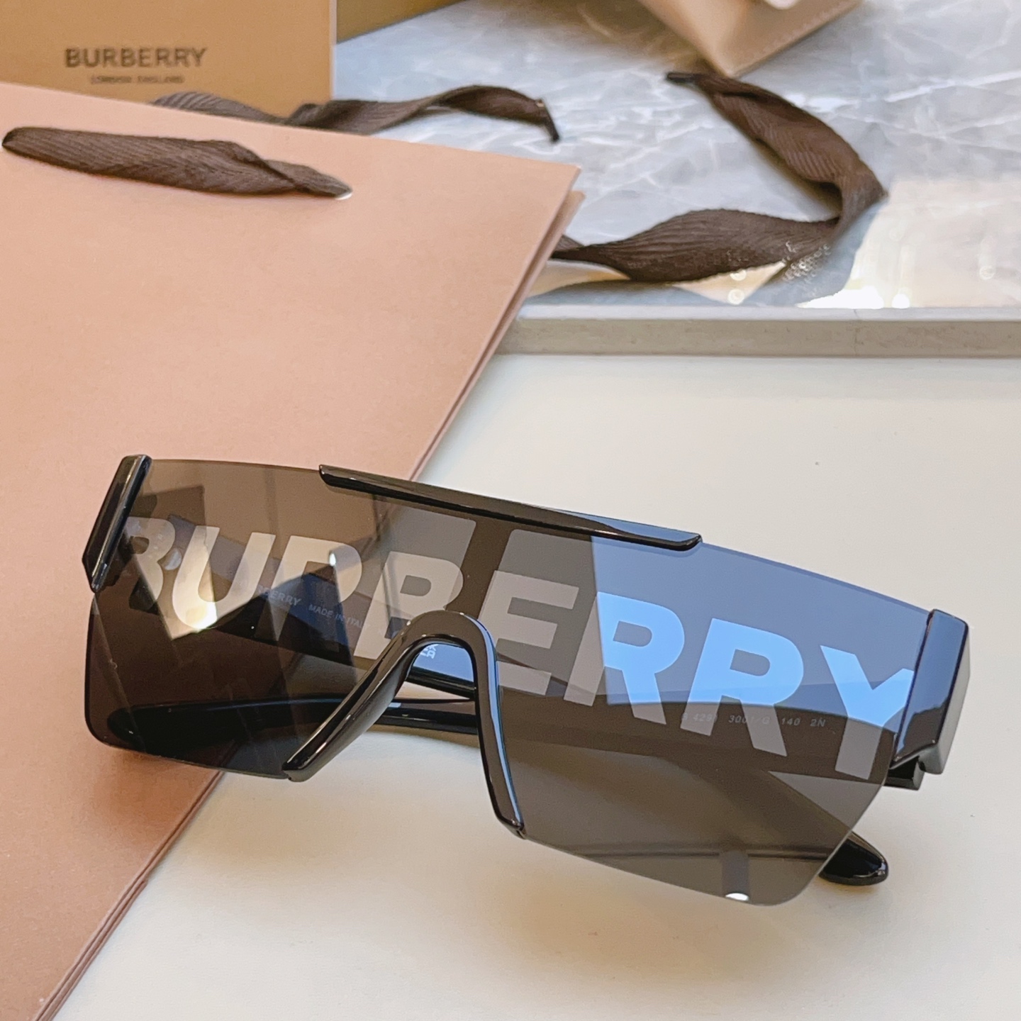 【BURBER*】巴宝*莉 BE4291 男女款连体片太阳眼镜🕶国际大牌范✨✨意大利进口材料制造‼官网同