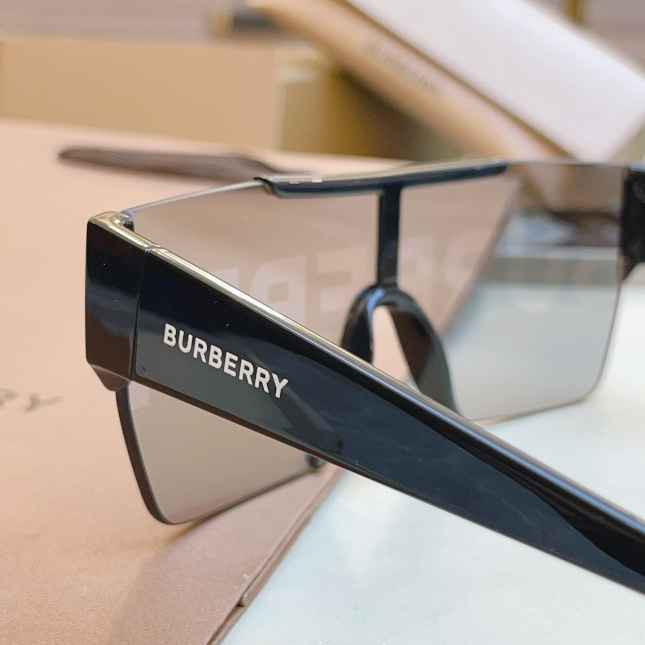 【BURBER*】巴宝*莉 BE4291 男女款连体片太阳眼镜🕶国际大牌范✨✨意大利进口材料制造‼官网同