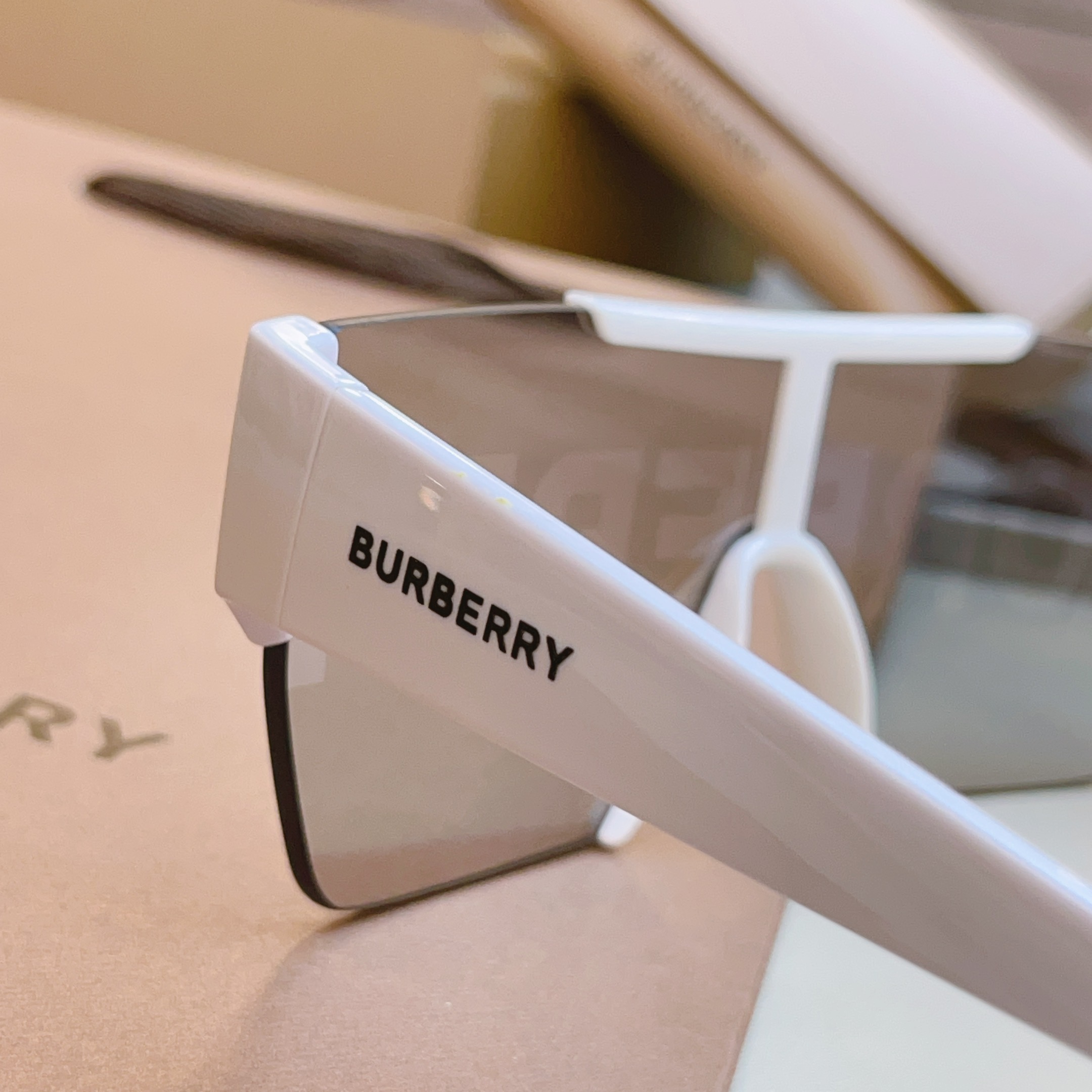 【BURBER*】巴宝*莉 BE4291 男女款连体片太阳眼镜🕶国际大牌范✨✨意大利进口材料制造‼官网同