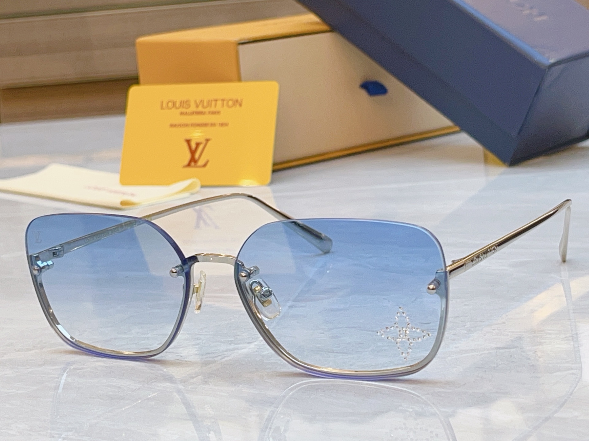 ，【LOUIS VUITTO*】路易*威登新款太阳镜，MODEL：Z2051U，SIZE：63口17-1