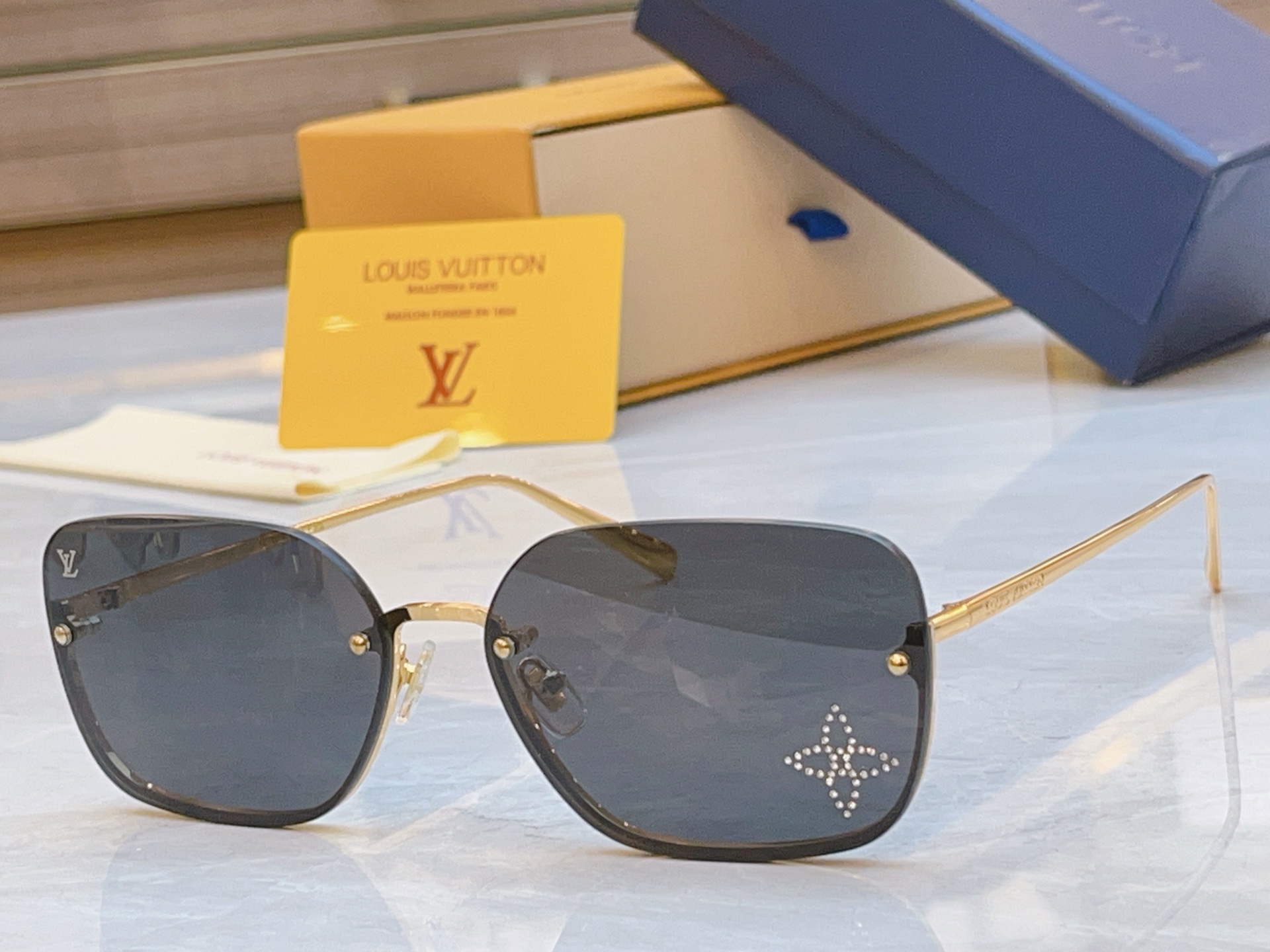 ，【LOUIS VUITTO*】路易*威登新款太阳镜，MODEL：Z2051U，SIZE：63口17-1