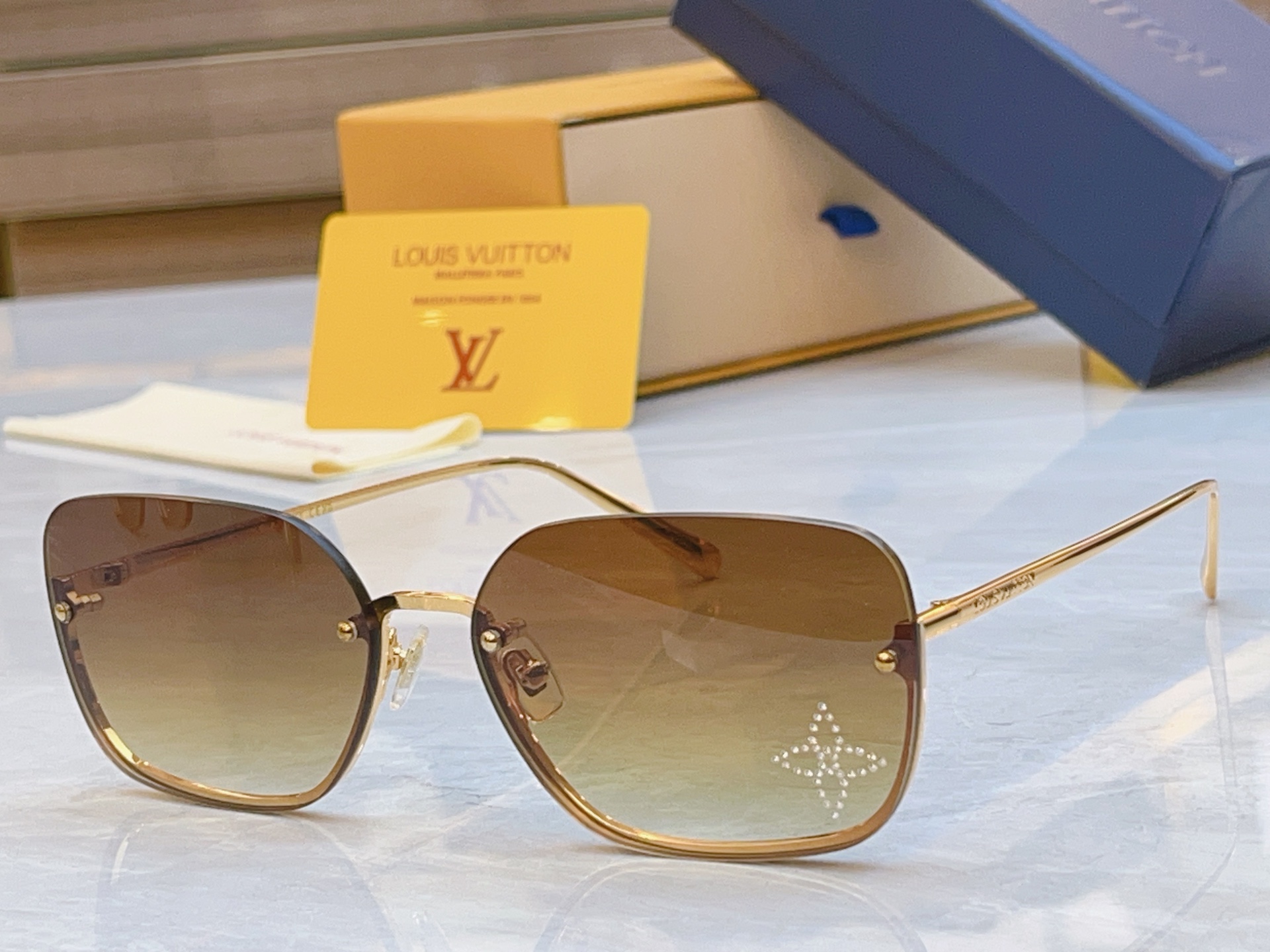 ，【LOUIS VUITTO*】路易*威登新款太阳镜，MODEL：Z2051U，SIZE：63口17-1