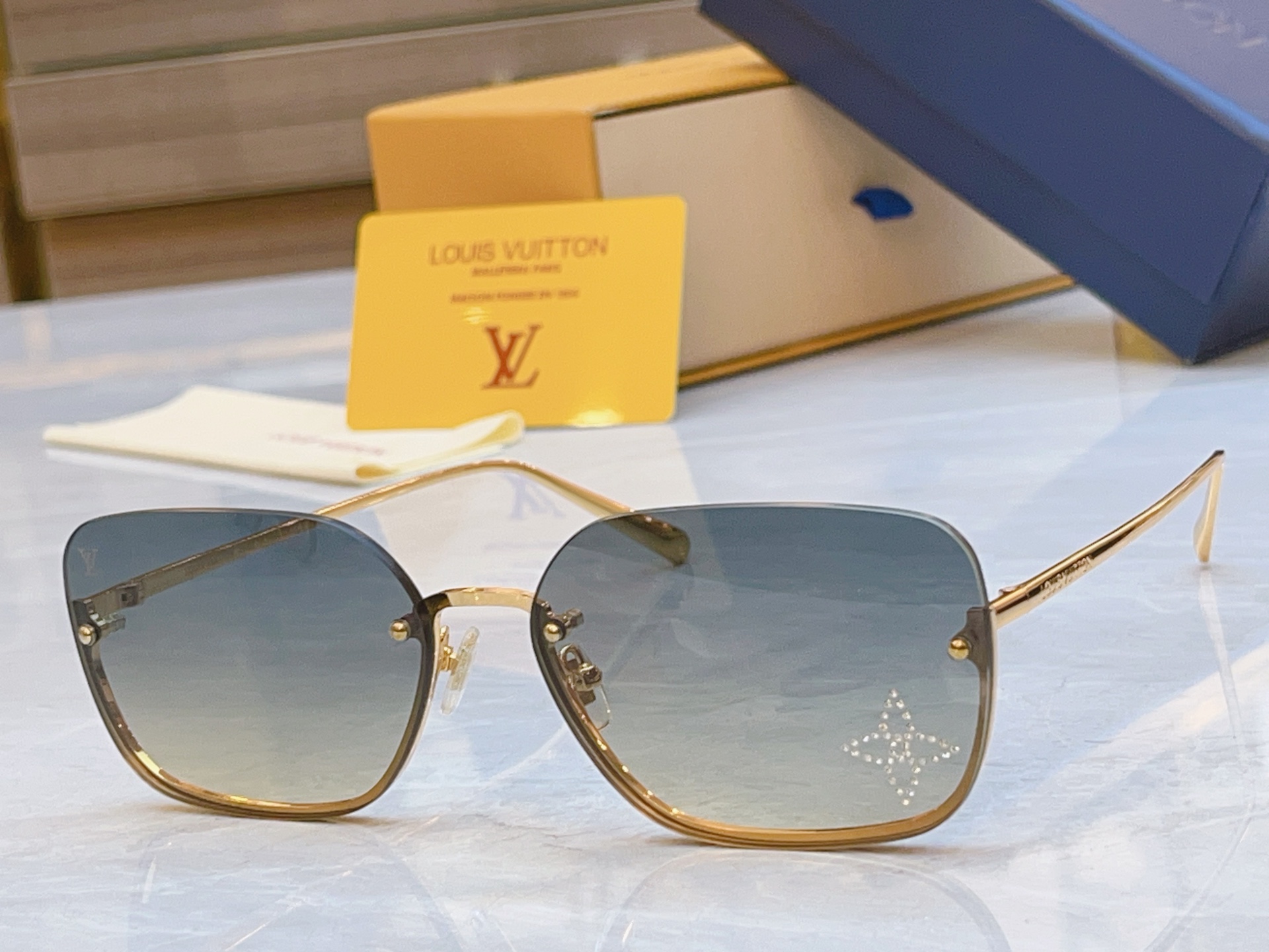 ，【LOUIS VUITTO*】路易*威登新款太阳镜，MODEL：Z2051U，SIZE：63口17-1